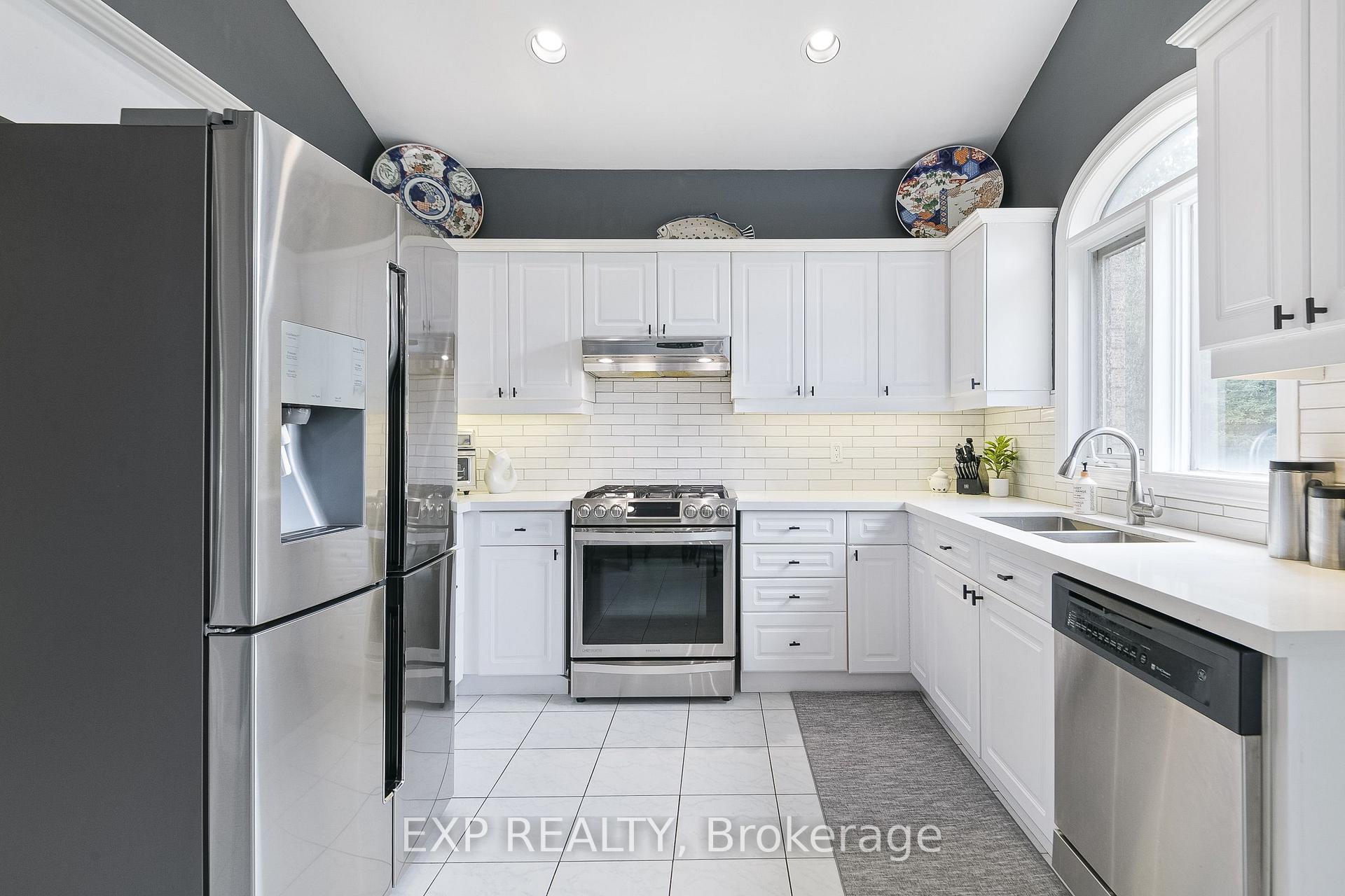 Photo 17 of 29 Batson Drive, Aurora, Aurora Village — HOMEH
