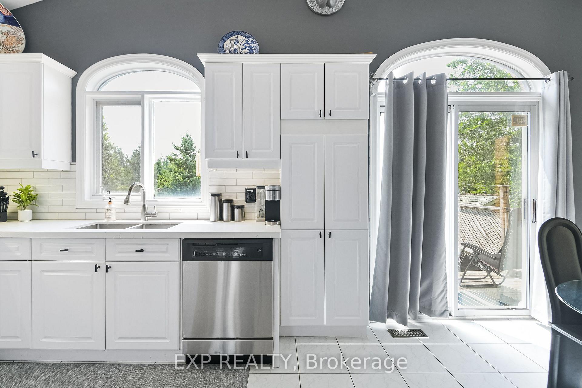 Photo 18 of 29 Batson Drive, Aurora, Aurora Village — HOMEH
