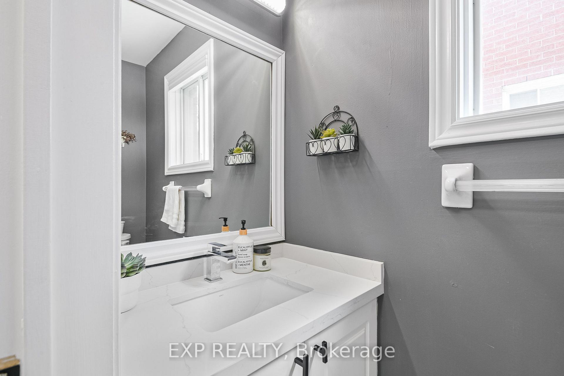Photo 19 of 29 Batson Drive, Aurora, Aurora Village — HOMEH