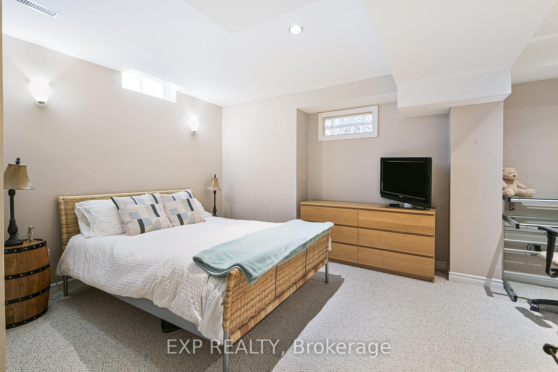 Photo 36 of 29 Batson Drive, Aurora, Aurora Village — HOMEH