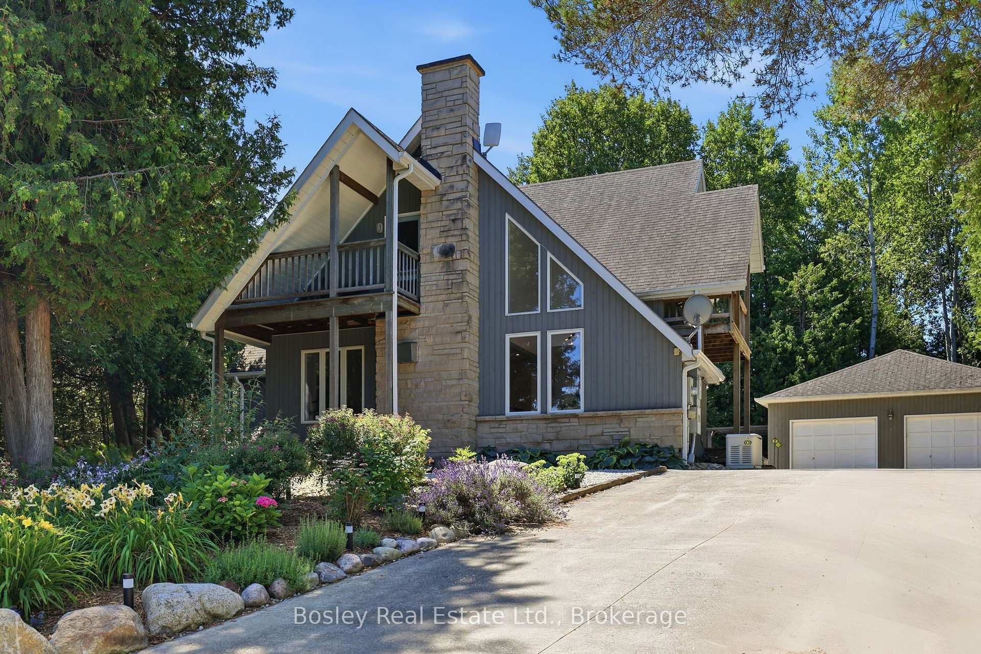 Photo of 164 Bay Street W