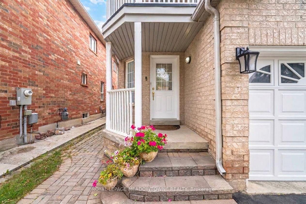 Photo 4 of 7 Secord Crescent, Brampton, Fletcher's Meadow — HOMEH
