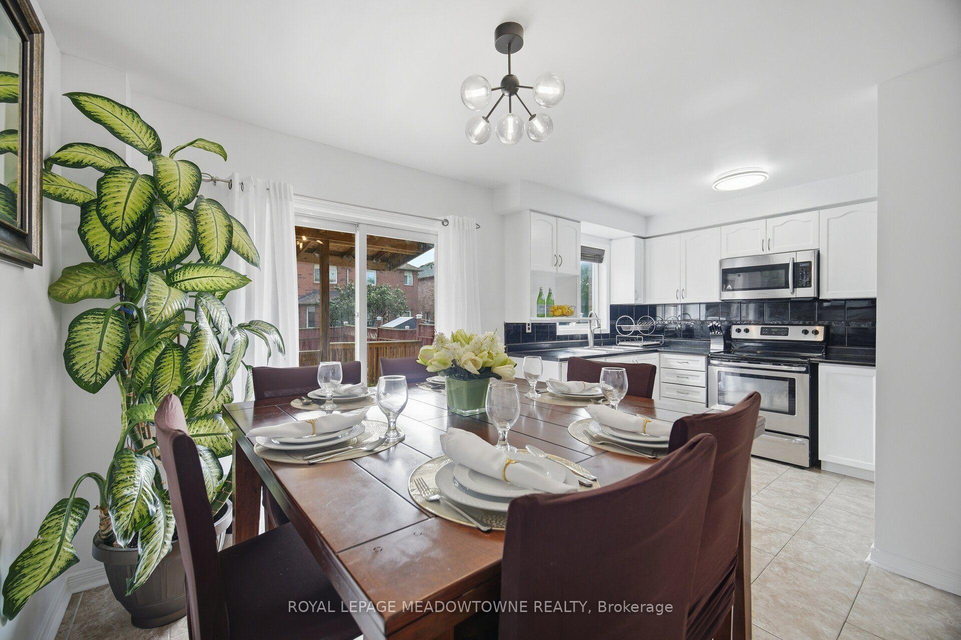 Photo 11 of 7 Secord Crescent, Brampton, Fletcher's Meadow — HOMEH