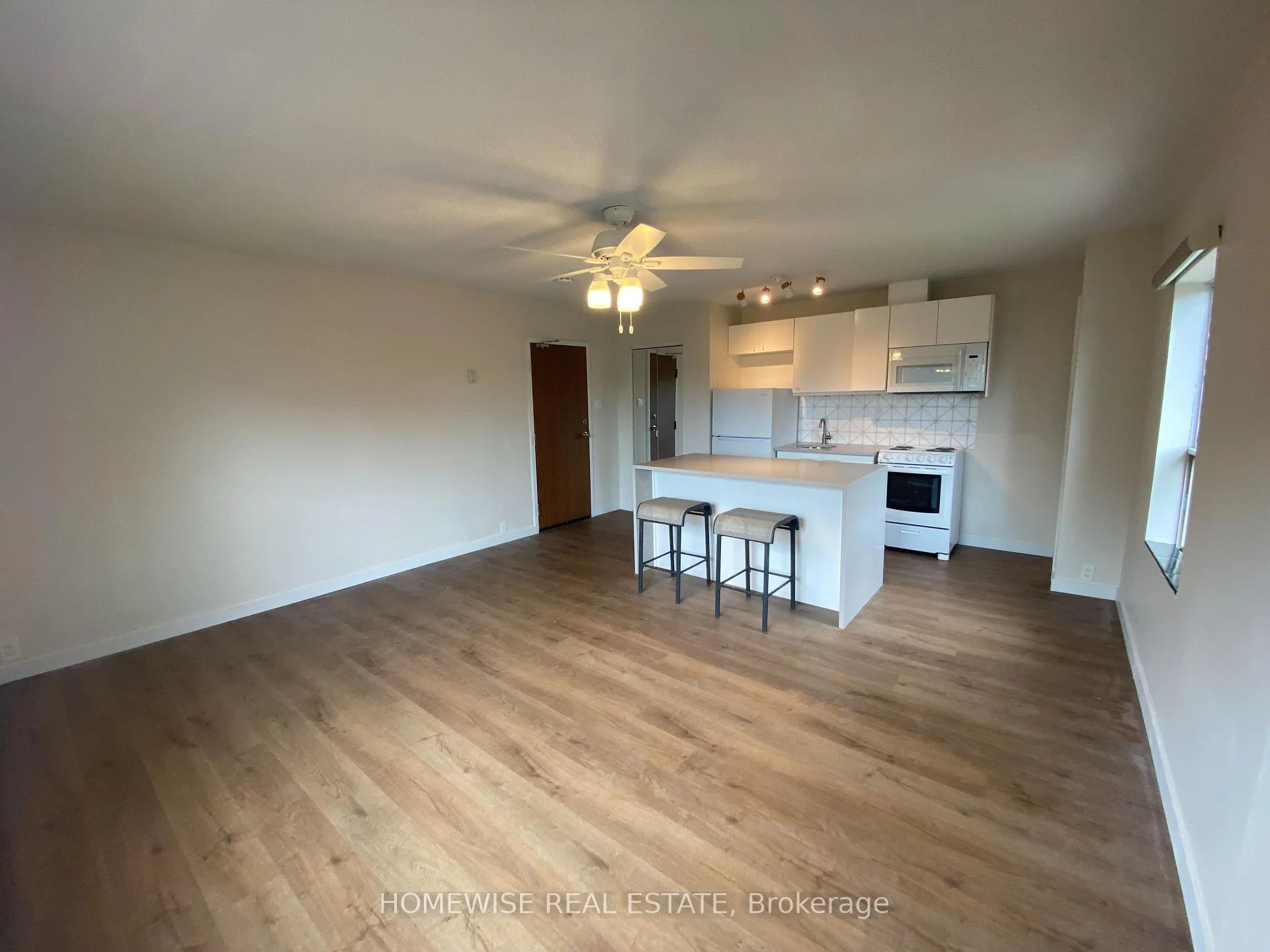 Photo 5 of Unit 301, 5 High Park Boulevard, Toronto, High Park-Swansea — HOMEH