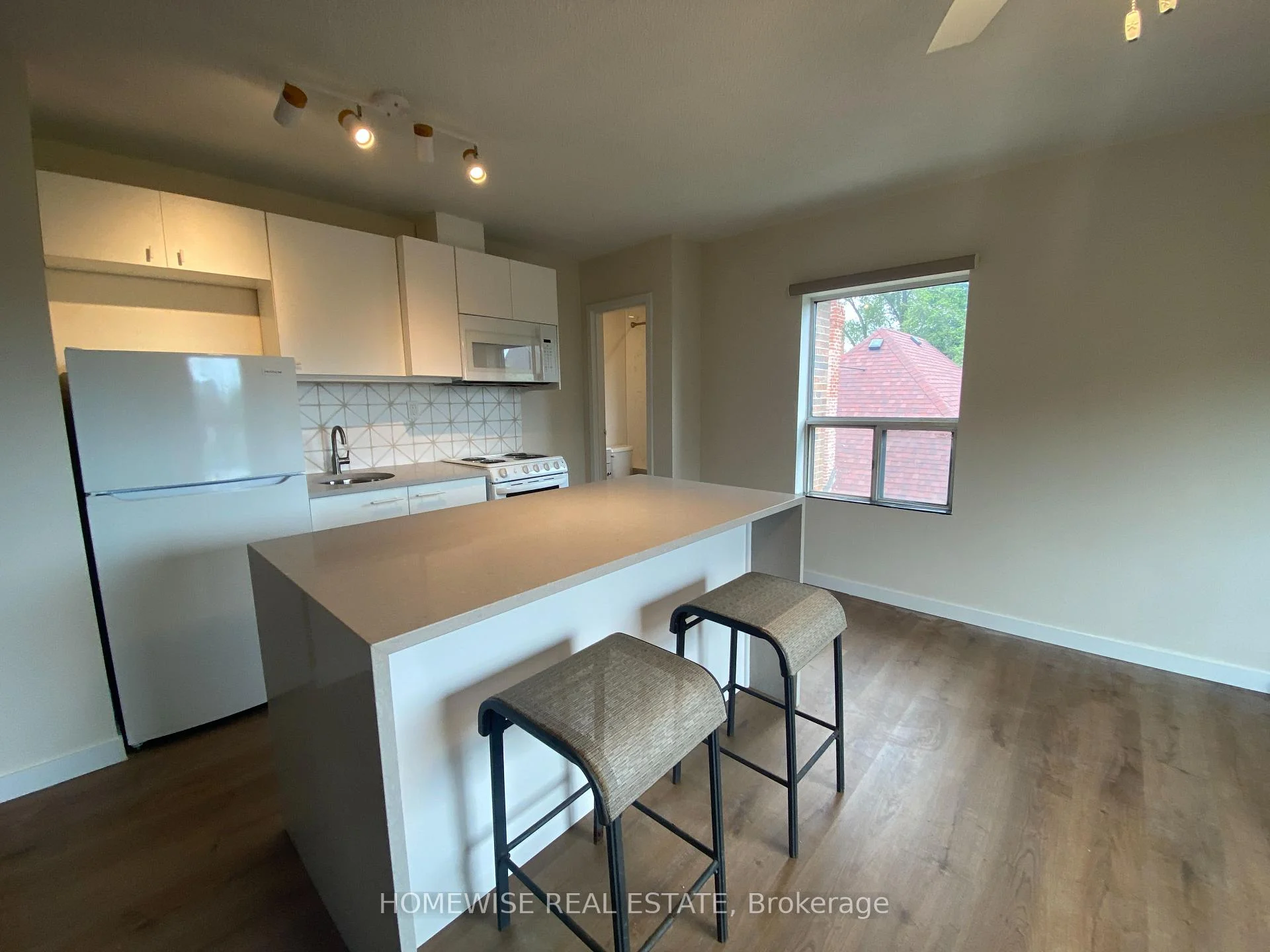 Photo 14 of Unit 301, 5 High Park Boulevard, Toronto, High Park-Swansea — HOMEH