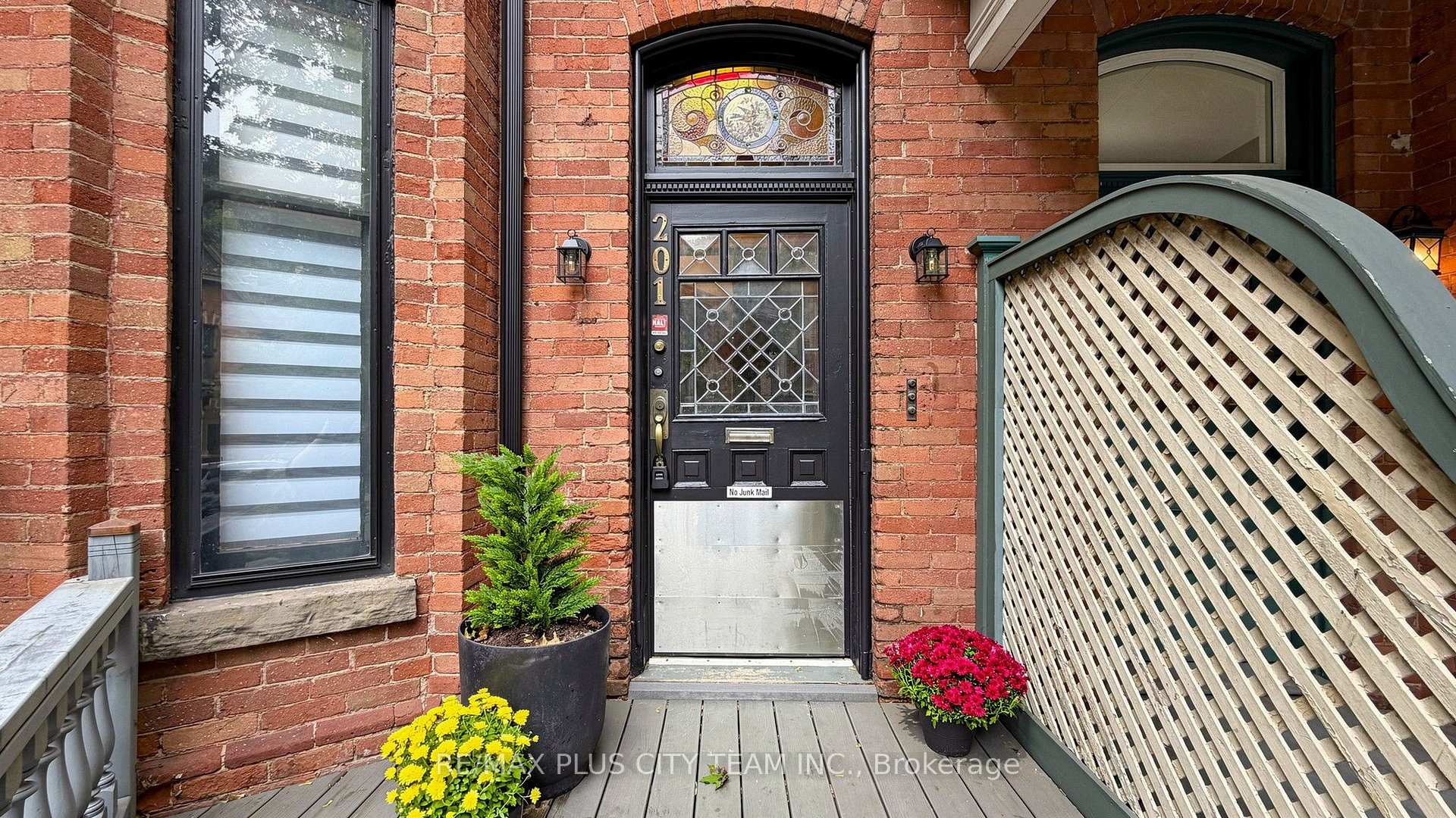 Photo 3 of 201 Seaton Street, Toronto, Cabbagetown-South St. James Town — HOMEH