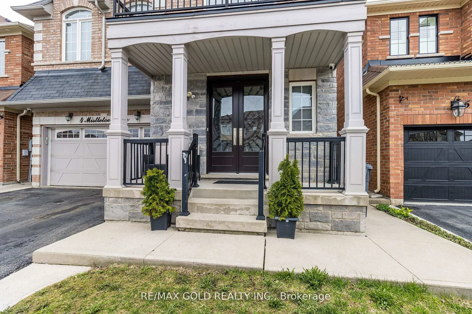 Photo 4 of 4 Mistletoe Place, Brampton, Credit Valley — HOMEH