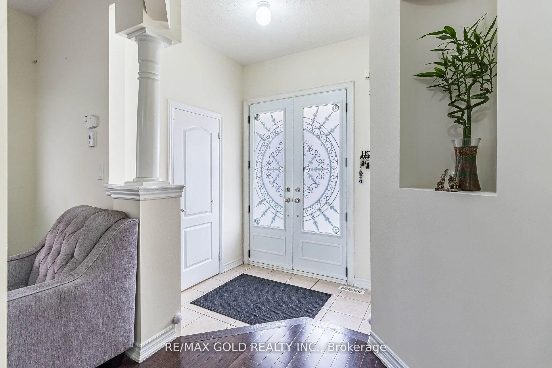 Photo 6 of 4 Mistletoe Place, Brampton, Credit Valley — HOMEH
