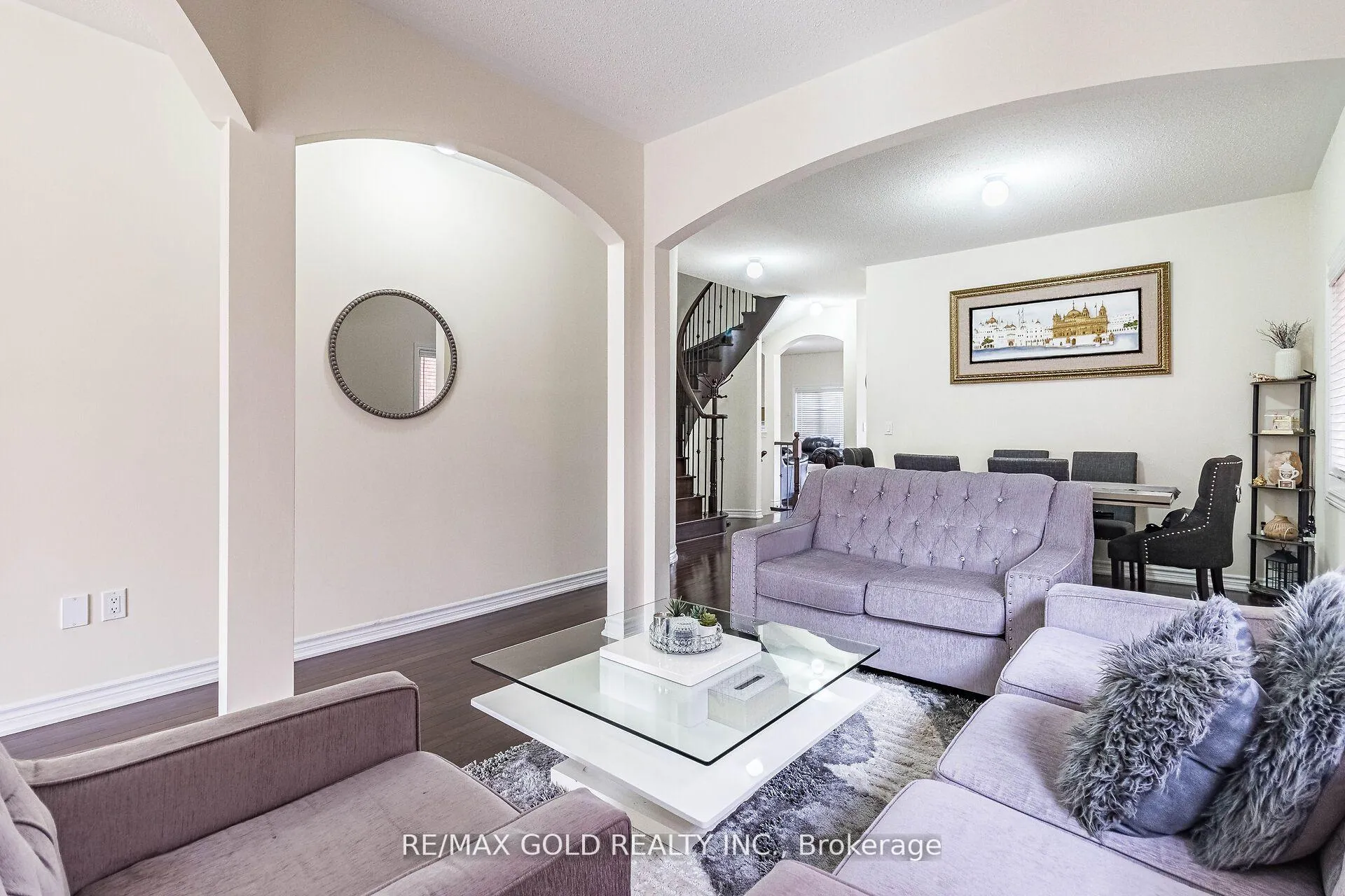 Photo 8 of 4 Mistletoe Place, Brampton, Credit Valley — HOMEH