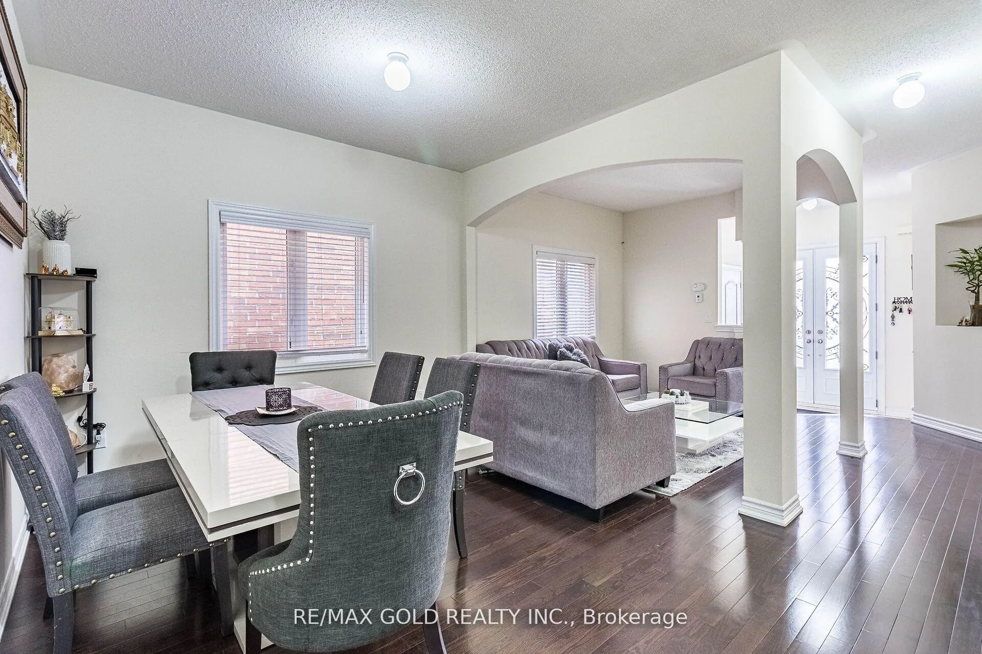 Photo 9 of 4 Mistletoe Place, Brampton, Credit Valley — HOMEH