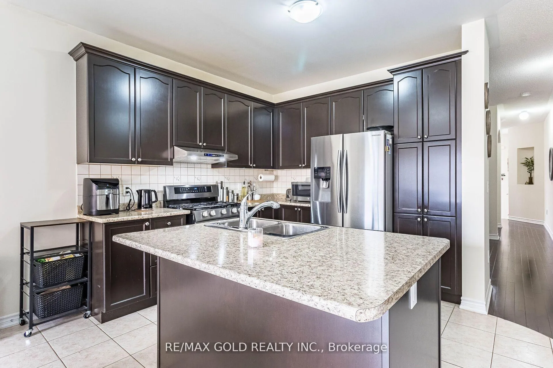 Photo 12 of 4 Mistletoe Place, Brampton, Credit Valley — HOMEH