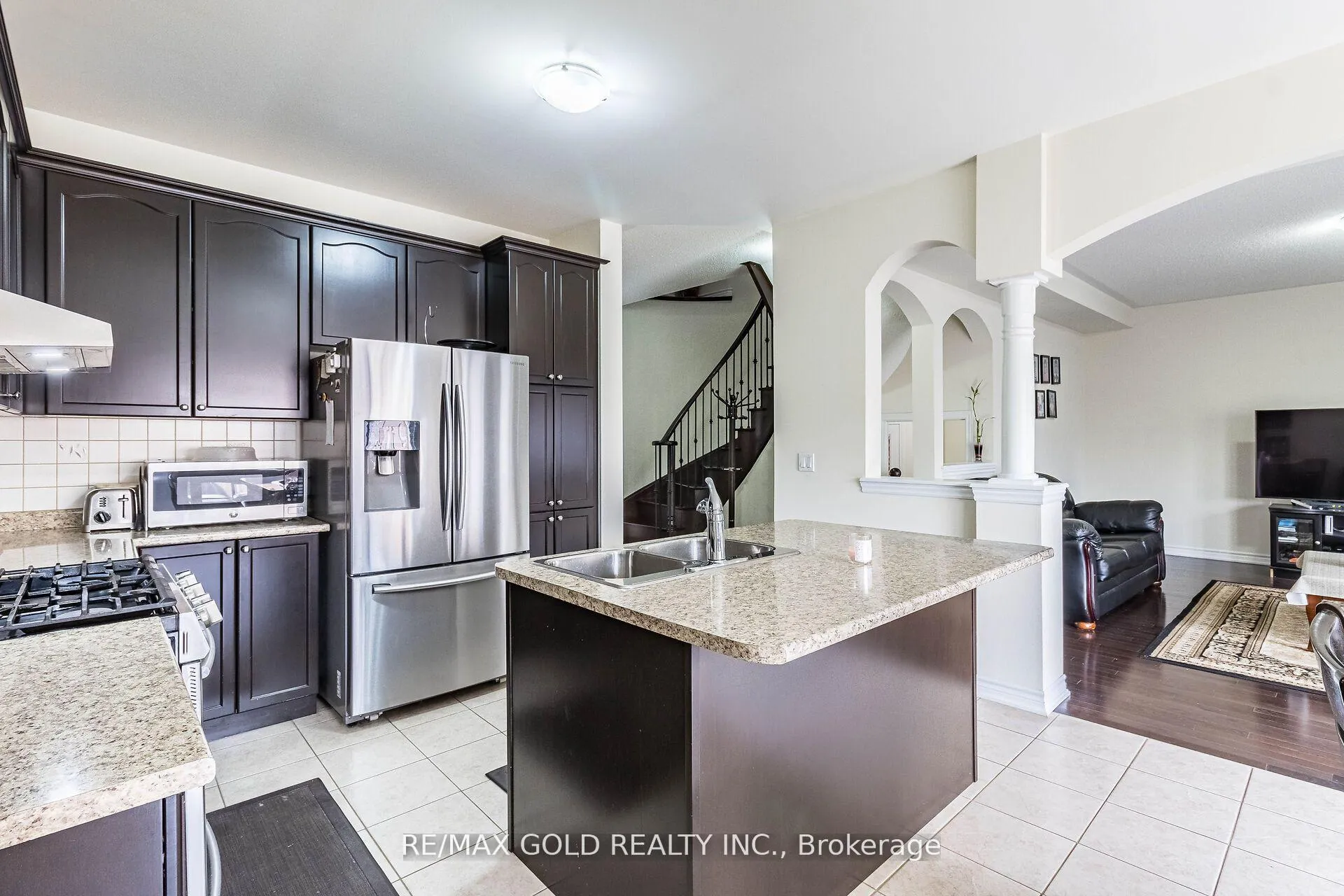 Photo 13 of 4 Mistletoe Place, Brampton, Credit Valley — HOMEH