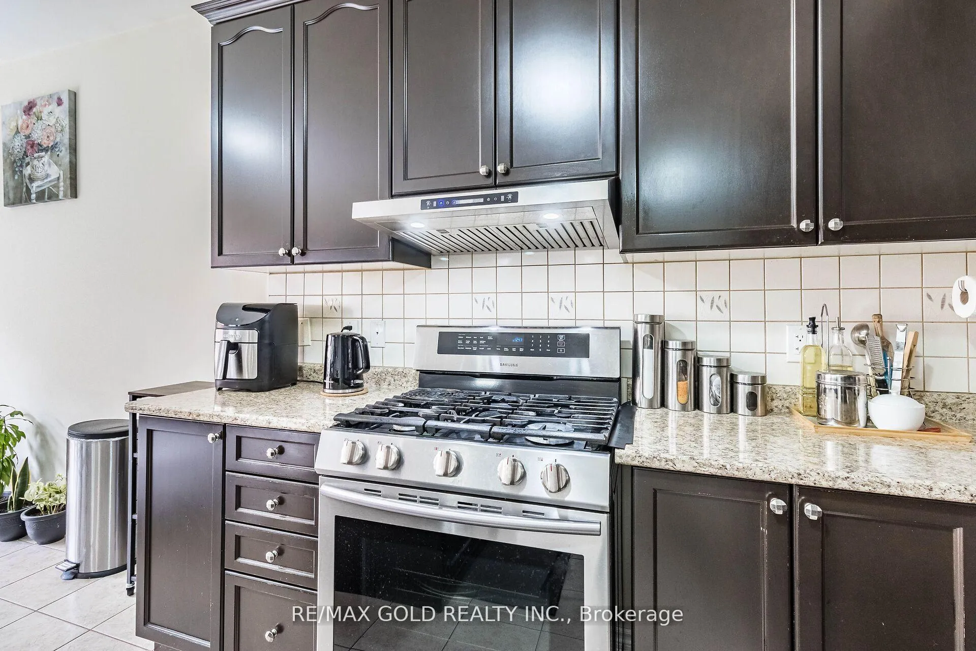 Photo 14 of 4 Mistletoe Place, Brampton, Credit Valley — HOMEH