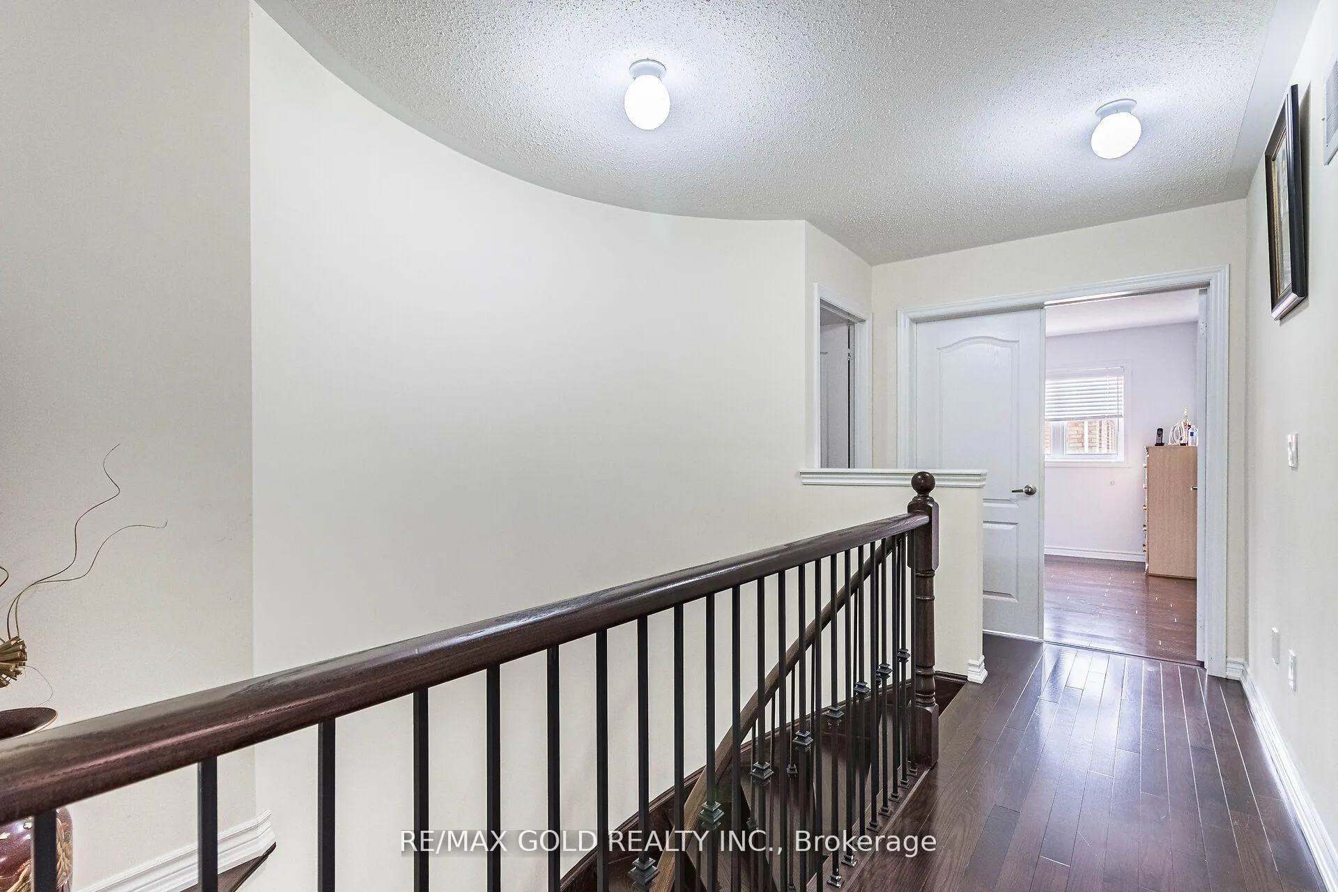 Photo 19 of 4 Mistletoe Place, Brampton, Credit Valley — HOMEH