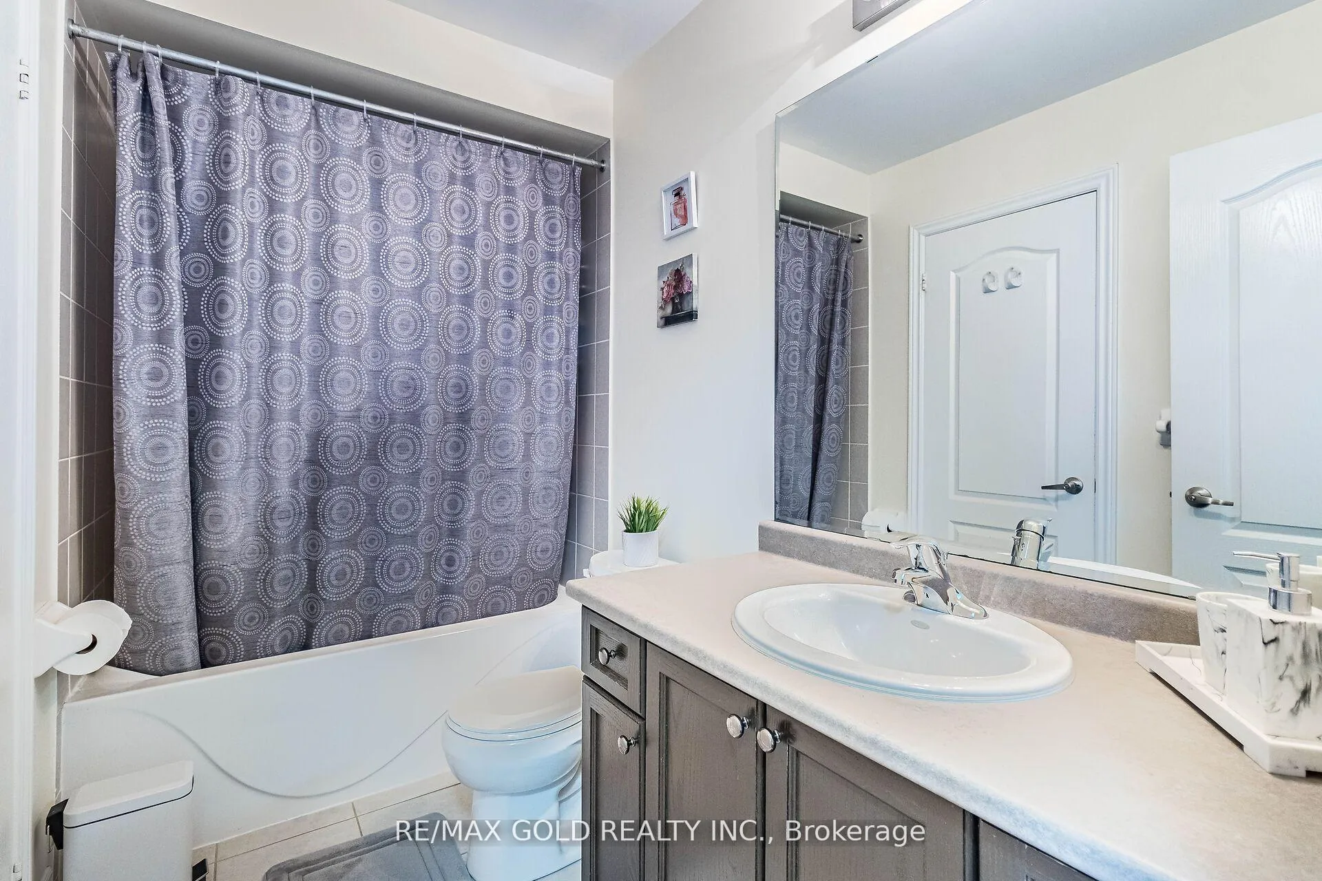 Photo 37 of 4 Mistletoe Place, Brampton, Credit Valley — HOMEH