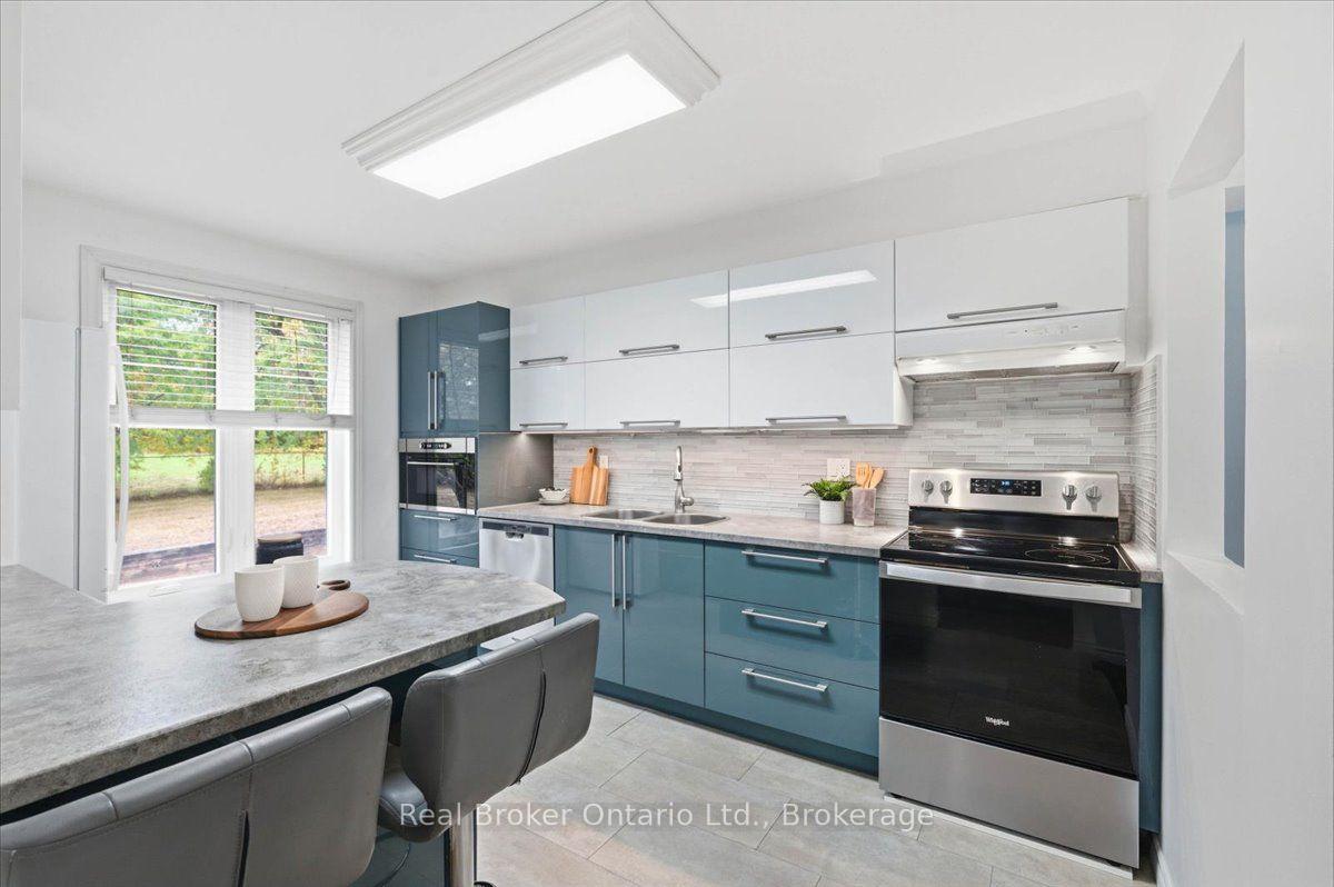 Photo 1 of 1569 Westminster Place, Burlington, Mountainside — HOMEH