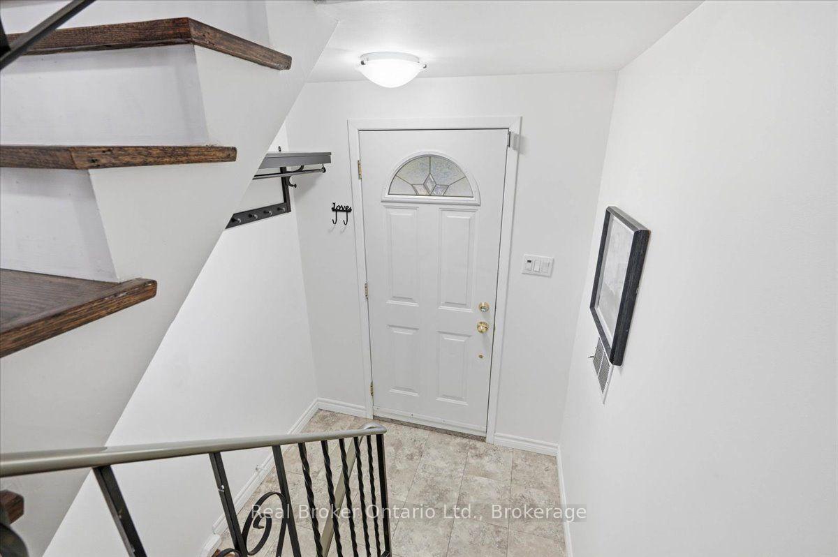 Photo 10 of 1569 Westminster Place, Burlington, Mountainside — HOMEH