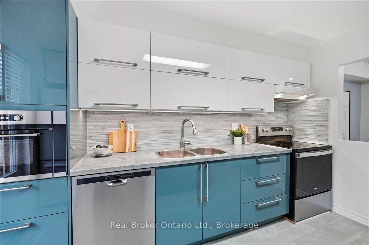 Photo 13 of 1569 Westminster Place, Burlington, Mountainside — HOMEH