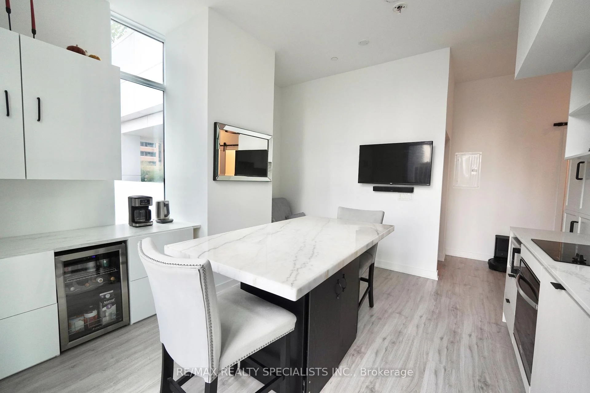 Photo of Unit 908, 252 Church Street