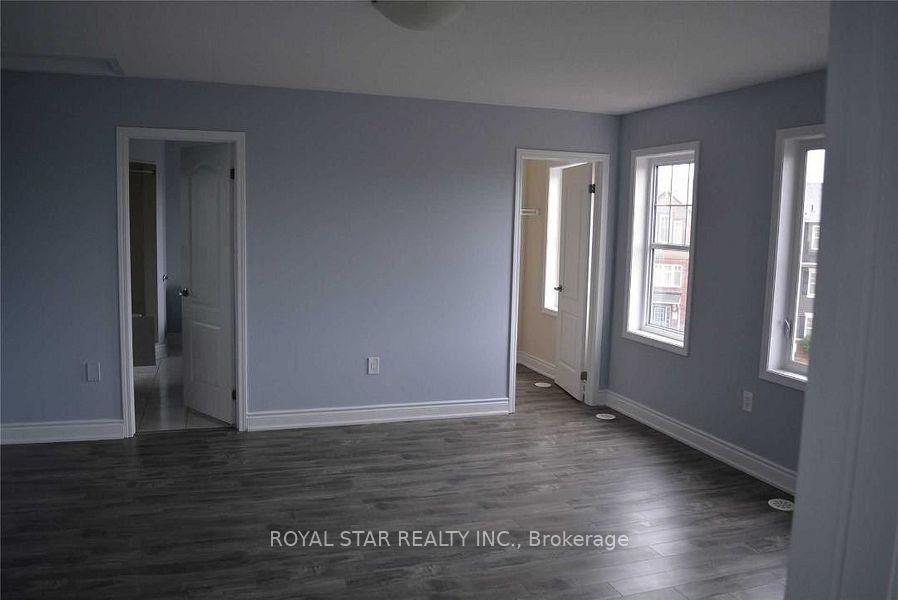 Photo 3 of 54 Baycliffe Crescent, Brampton, Northwest Brampton — HOMEH