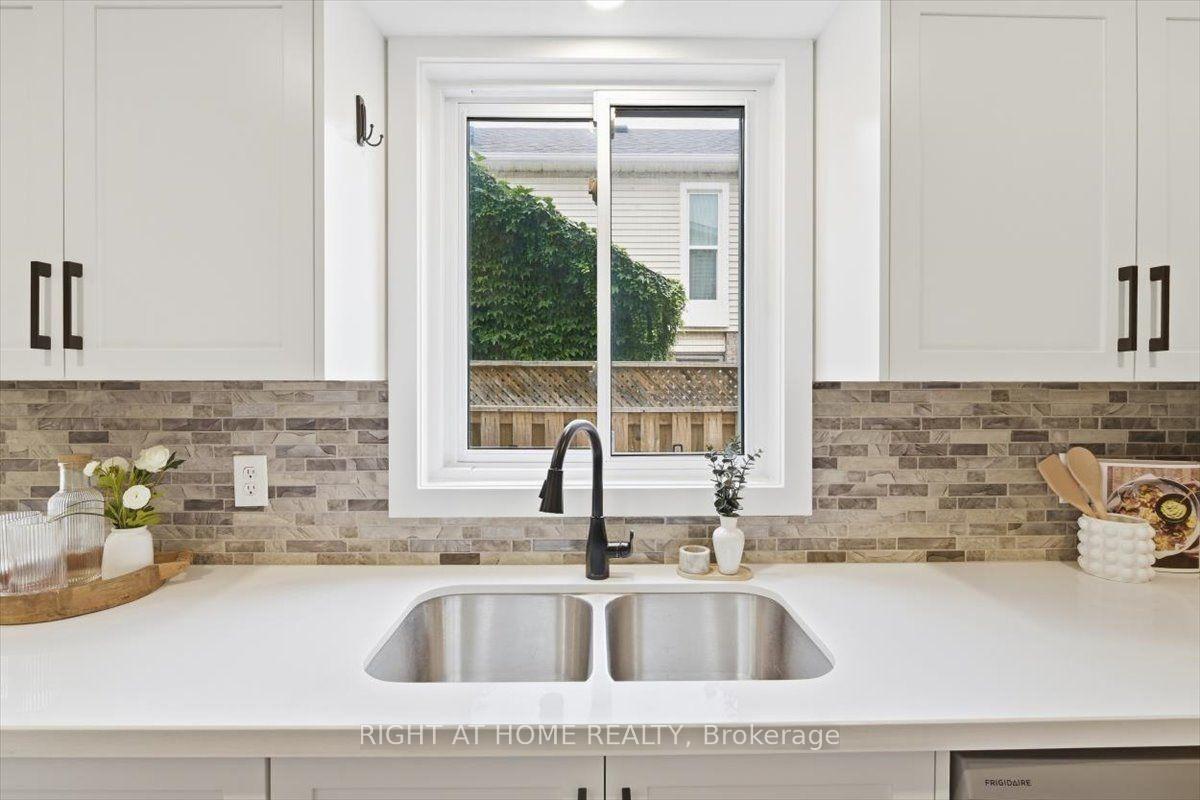 Photo 10 of 31 Prout Drive, Clarington, Bowmanville — HOMEH
