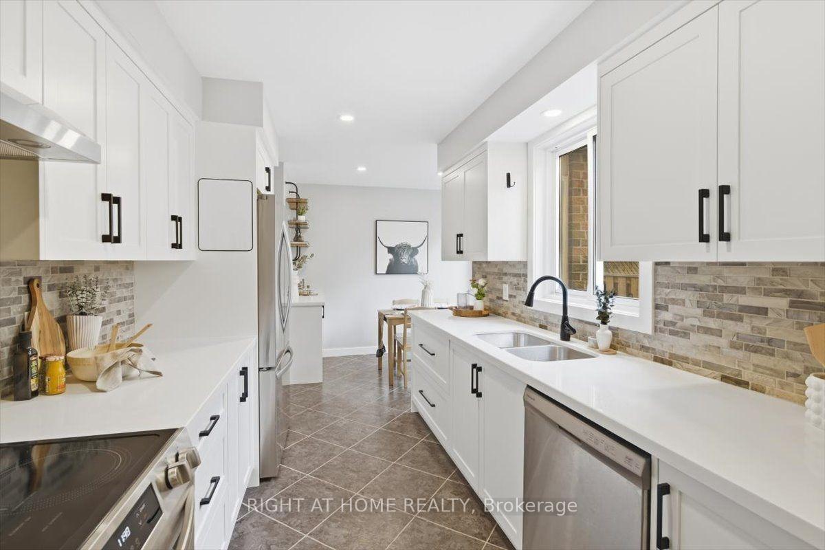Photo 11 of 31 Prout Drive, Clarington, Bowmanville — HOMEH