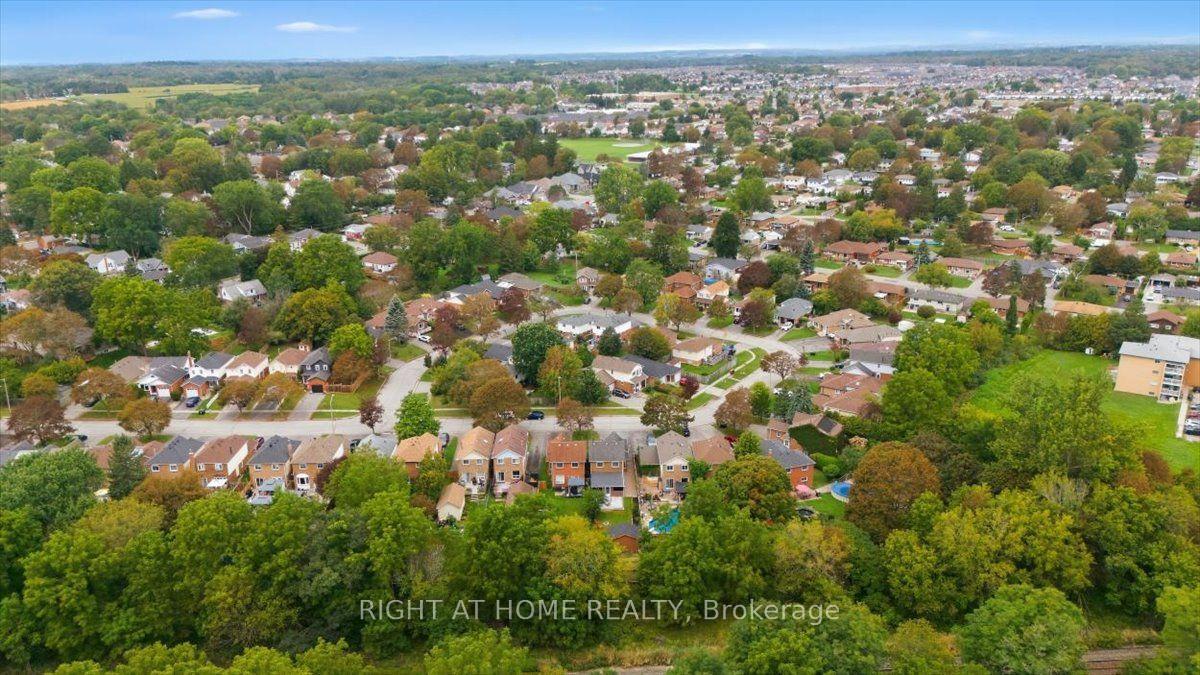 Photo 35 of 31 Prout Drive, Clarington, Bowmanville — HOMEH