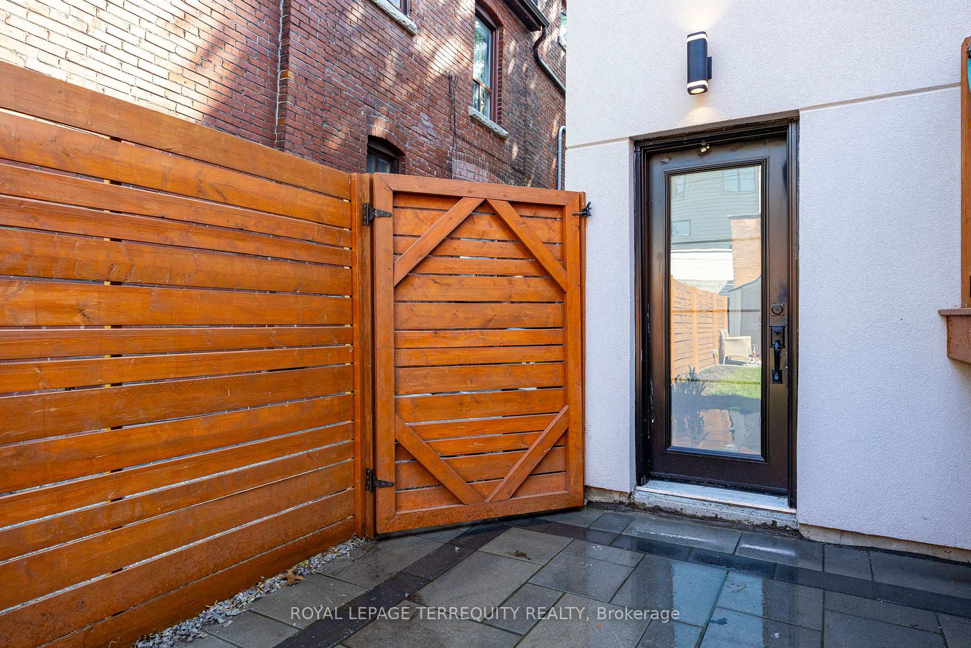 Photo 2 of Unit Bsmt, 668 Indian Road, Toronto, High Park North — HOMEH