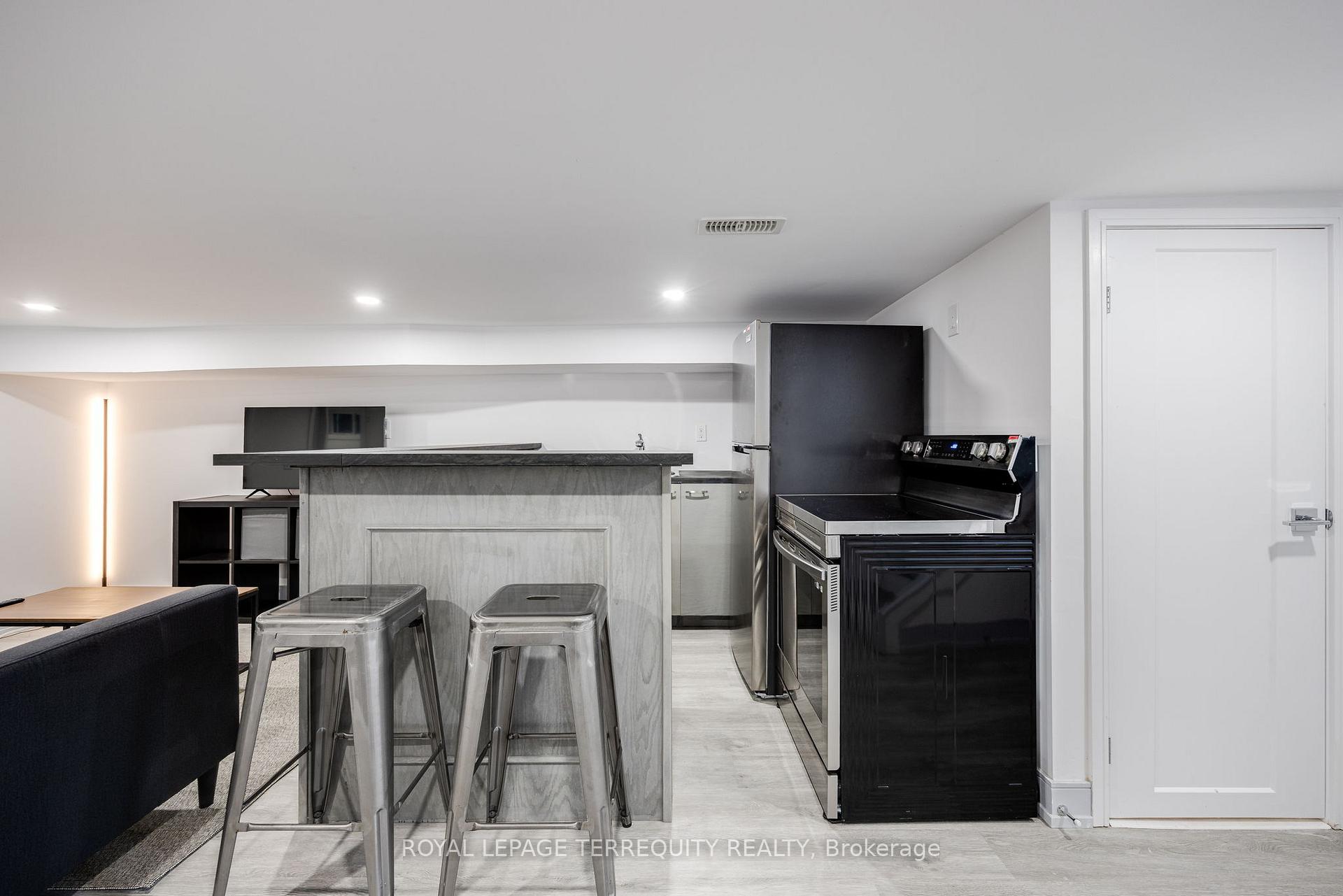 Photo 4 of Unit Bsmt, 668 Indian Road, Toronto, High Park North — HOMEH