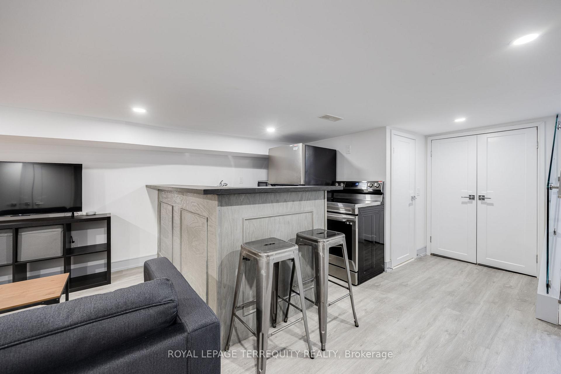 Photo 5 of Unit Bsmt, 668 Indian Road, Toronto, High Park North — HOMEH
