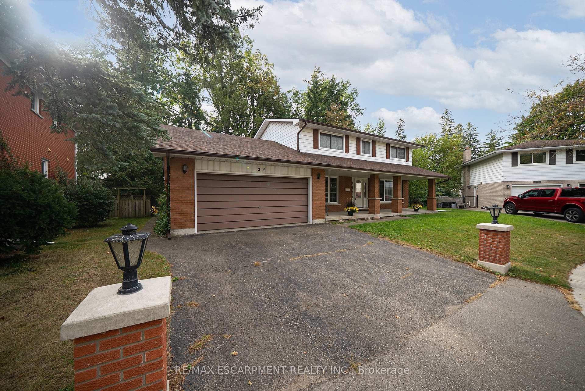 Photo 2 of 24 Japonica Crescent, Brantford, Henderson-Sky Acres — HOMEH