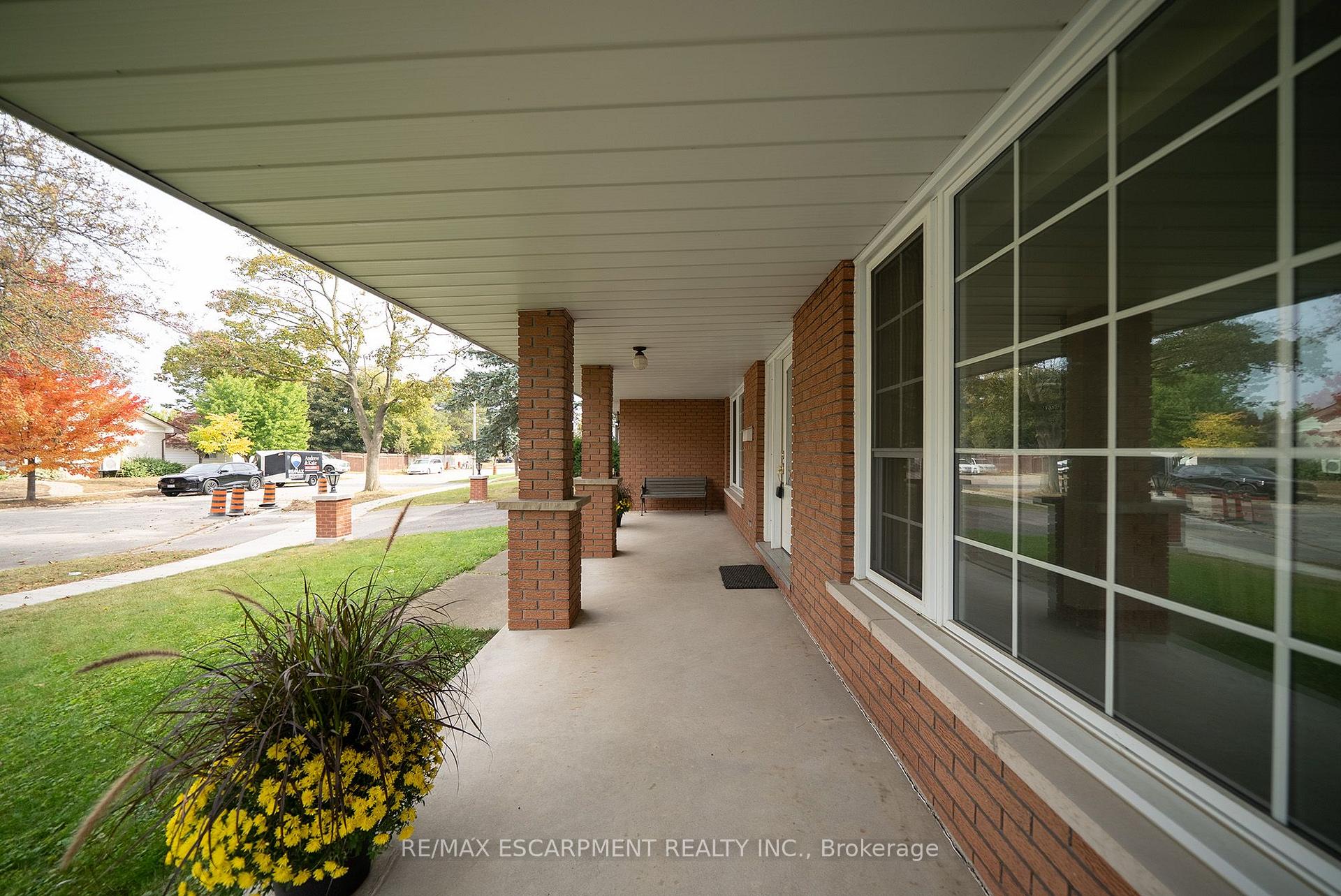 Photo 3 of 24 Japonica Crescent, Brantford, Henderson-Sky Acres — HOMEH