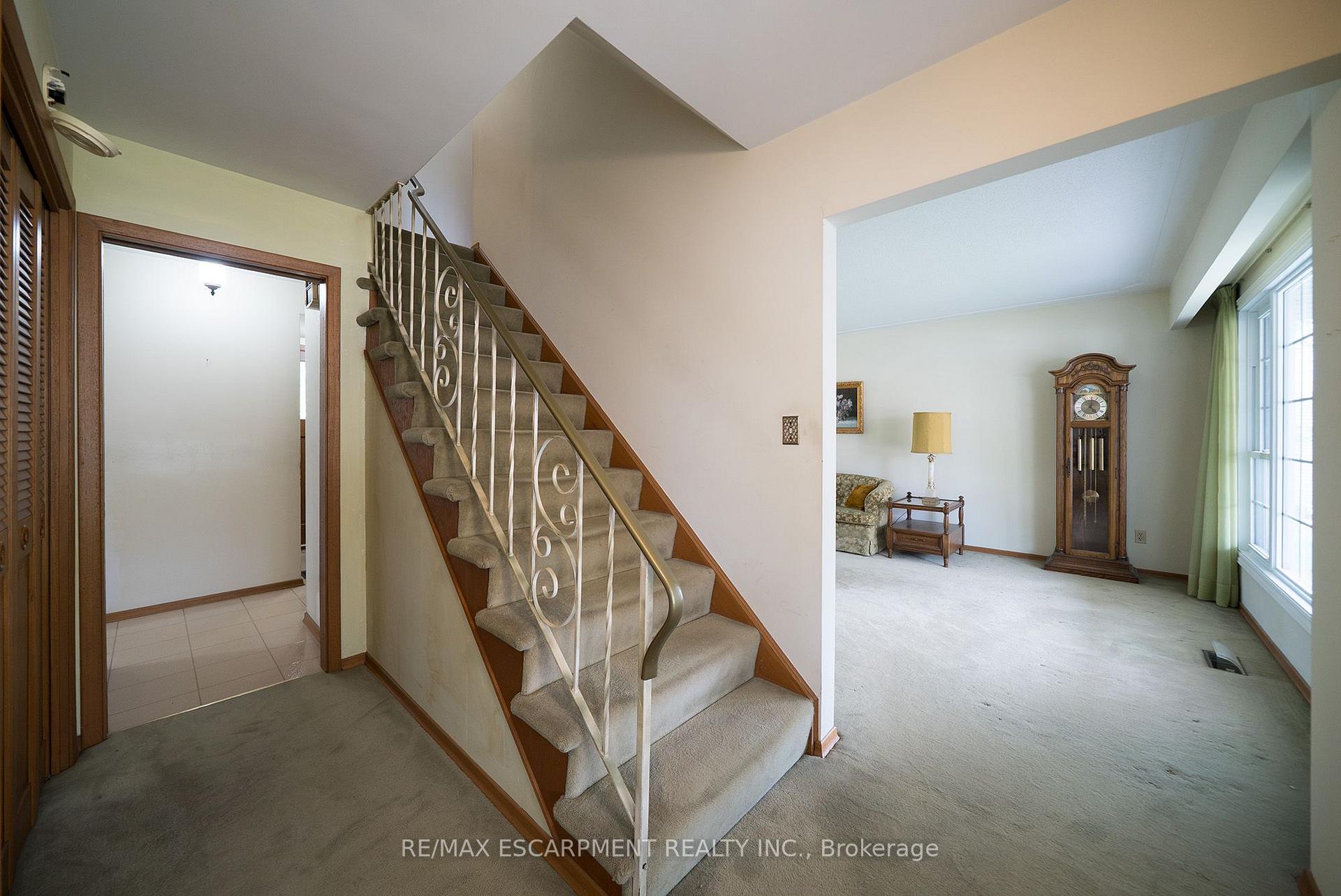 Photo 4 of 24 Japonica Crescent, Brantford, Henderson-Sky Acres — HOMEH