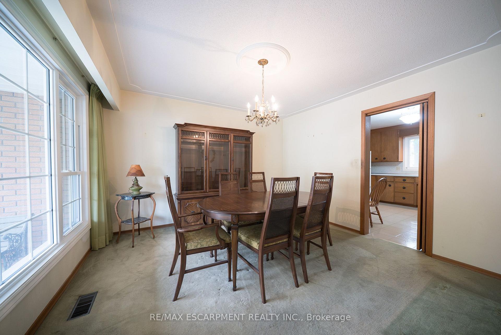 Photo 10 of 24 Japonica Crescent, Brantford, Henderson-Sky Acres — HOMEH
