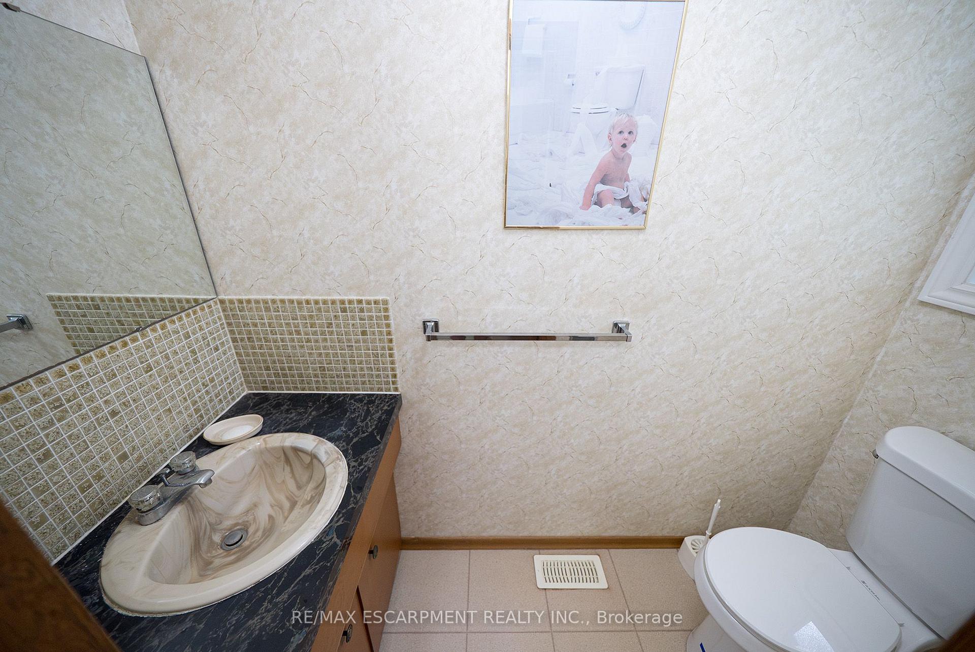 Photo 12 of 24 Japonica Crescent, Brantford, Henderson-Sky Acres — HOMEH