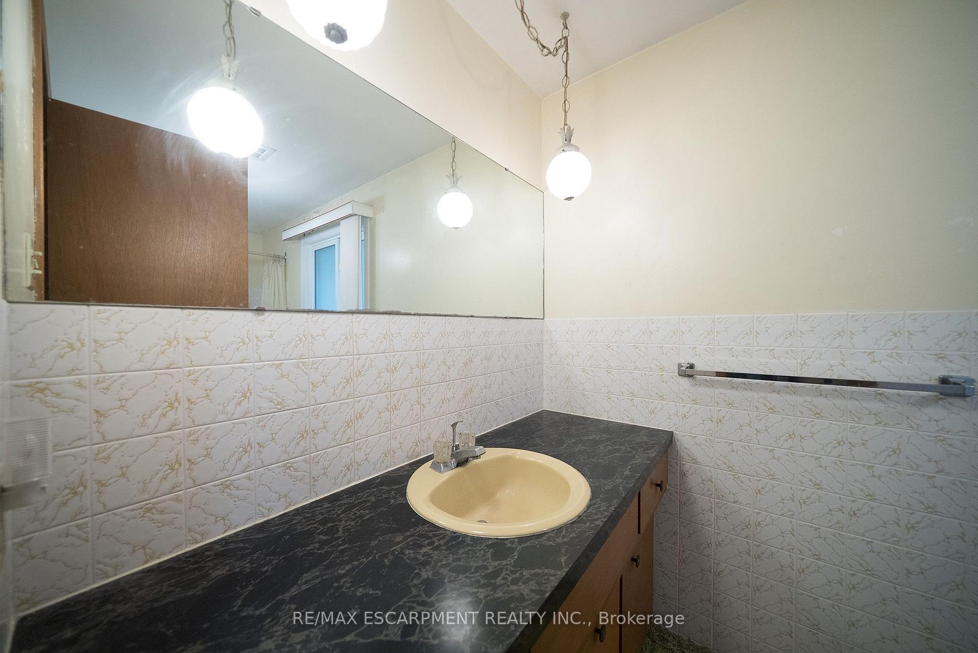 Photo 19 of 24 Japonica Crescent, Brantford, Henderson-Sky Acres — HOMEH