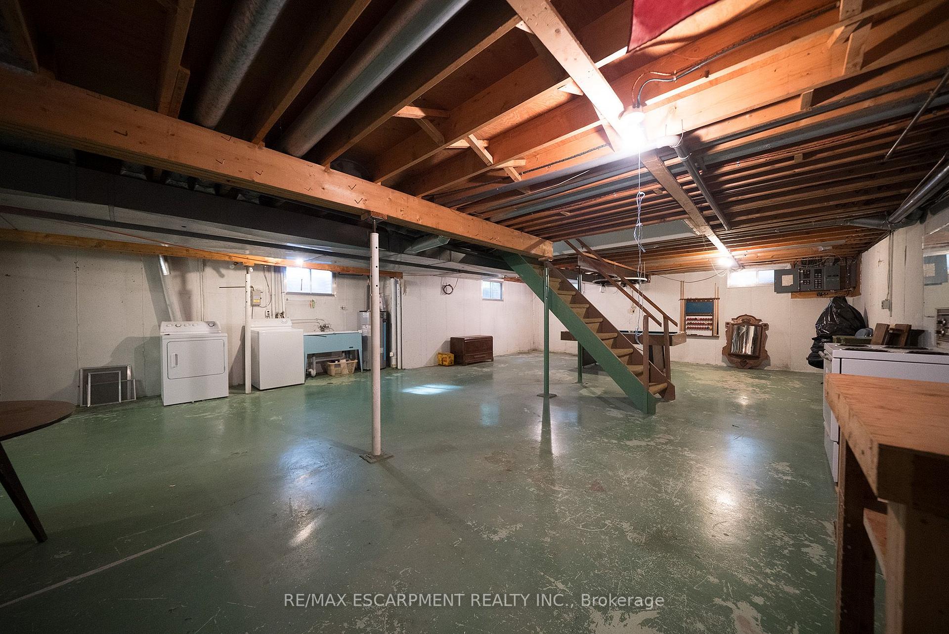 Photo 25 of 24 Japonica Crescent, Brantford, Henderson-Sky Acres — HOMEH