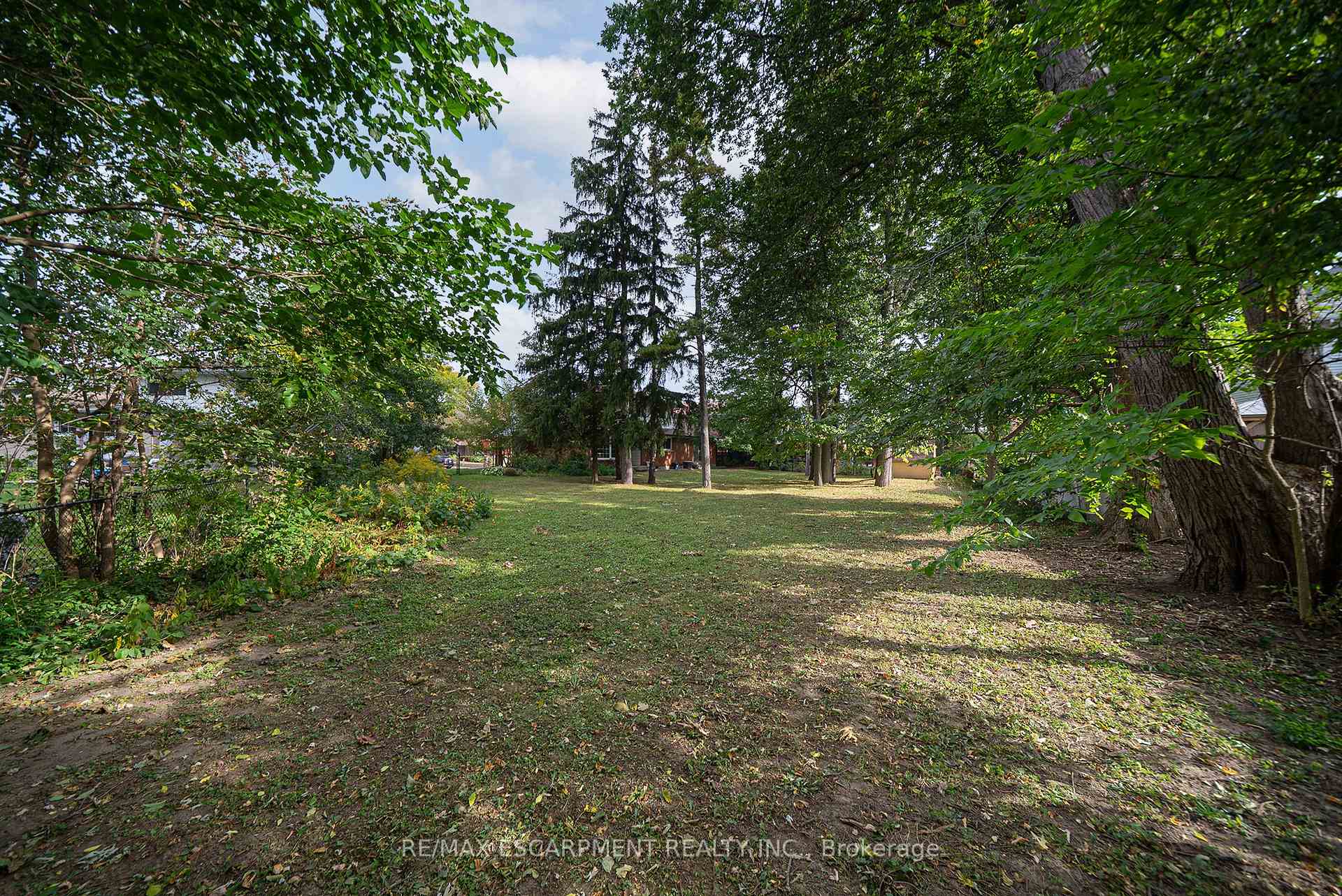 Photo 31 of 24 Japonica Crescent, Brantford, Henderson-Sky Acres — HOMEH