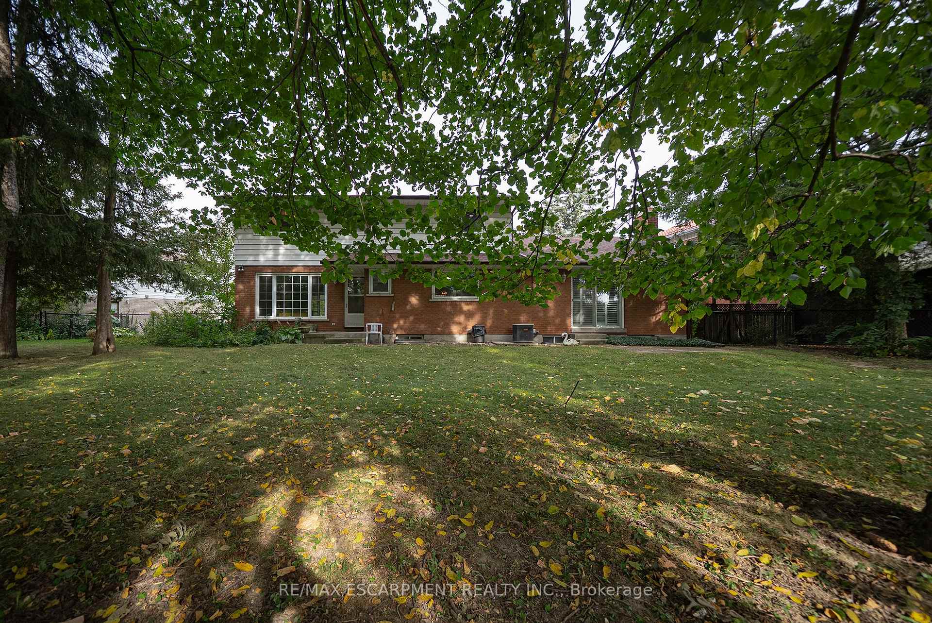 Photo 32 of 24 Japonica Crescent, Brantford, Henderson-Sky Acres — HOMEH