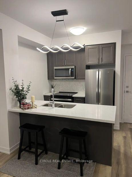 Photo 2 of Unit 432, 10 Mallard Trail, Hamilton, Waterdown — HOMEH