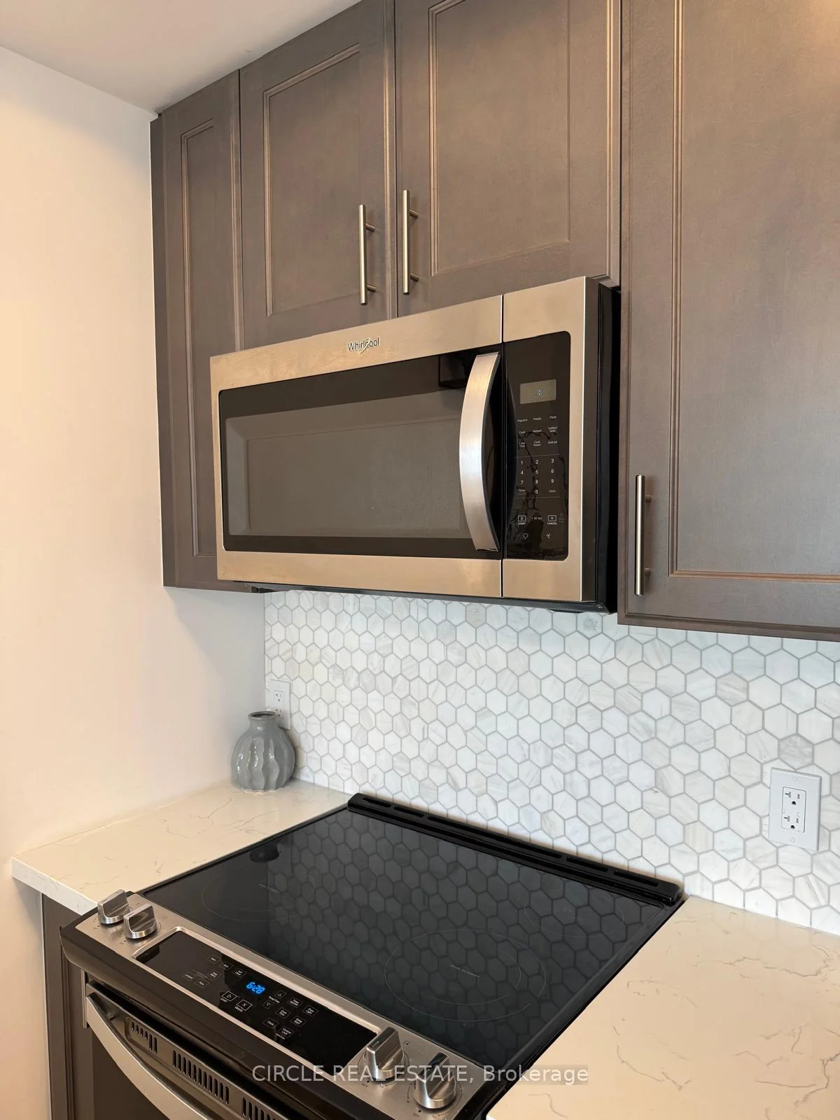 Photo 15 of Unit 432, 10 Mallard Trail, Hamilton, Waterdown — HOMEH