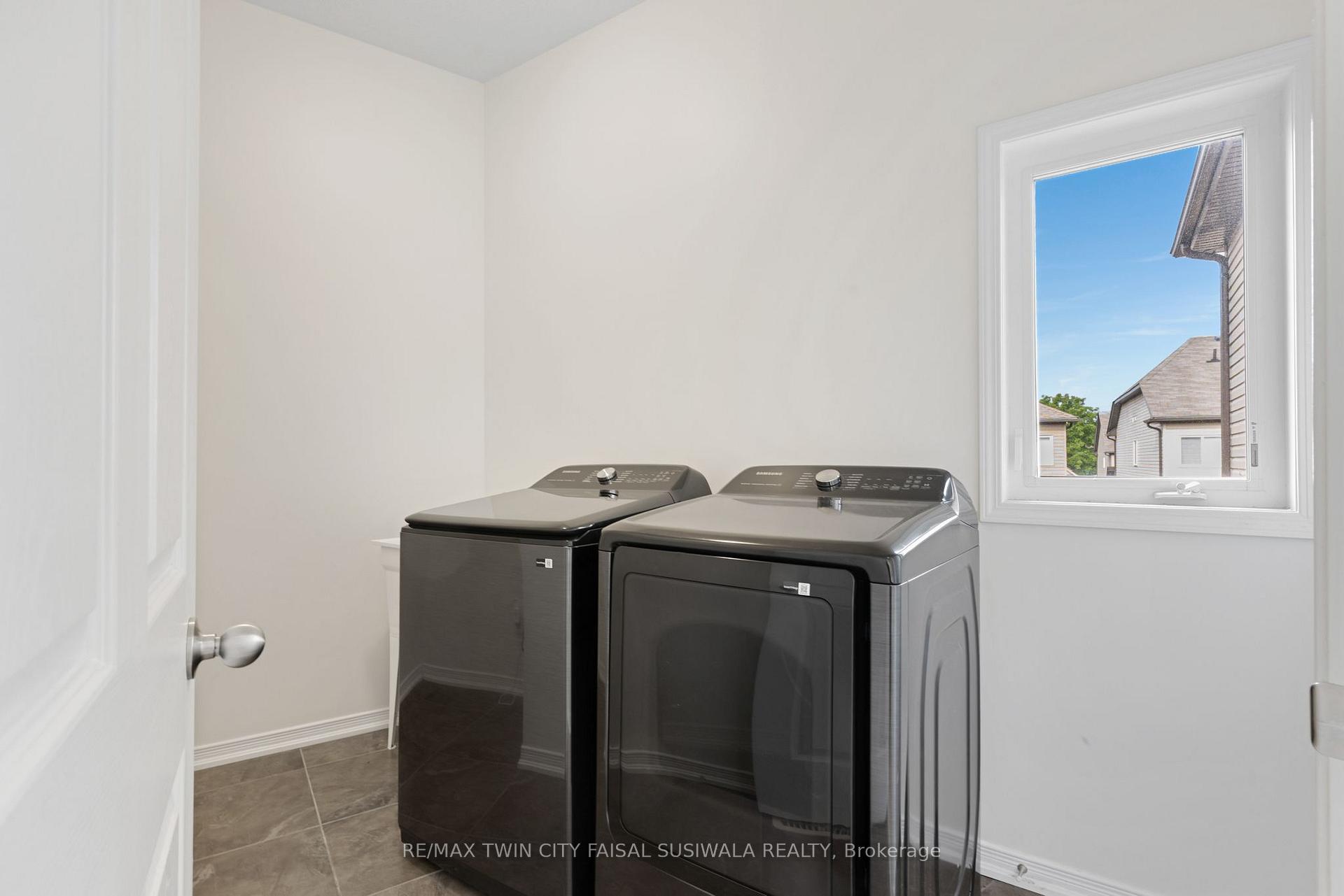 Photo 13 of 278 Thomas Slee Drive, Kitchener, Doon South — HOMEH