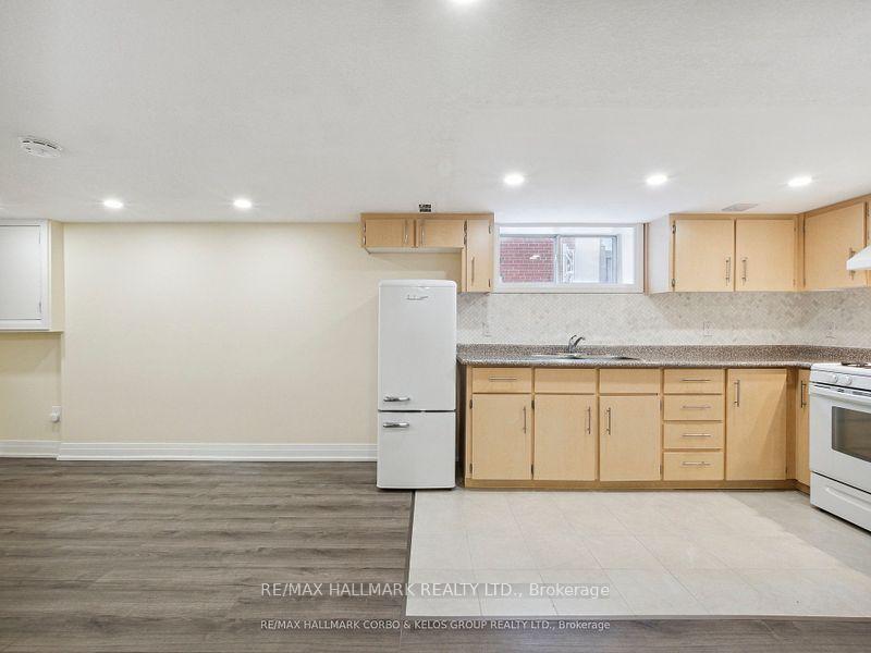 Photo 4 of 1132 Glengrove Avenue, North York, Yorkdale-Glen Park — HOMEH