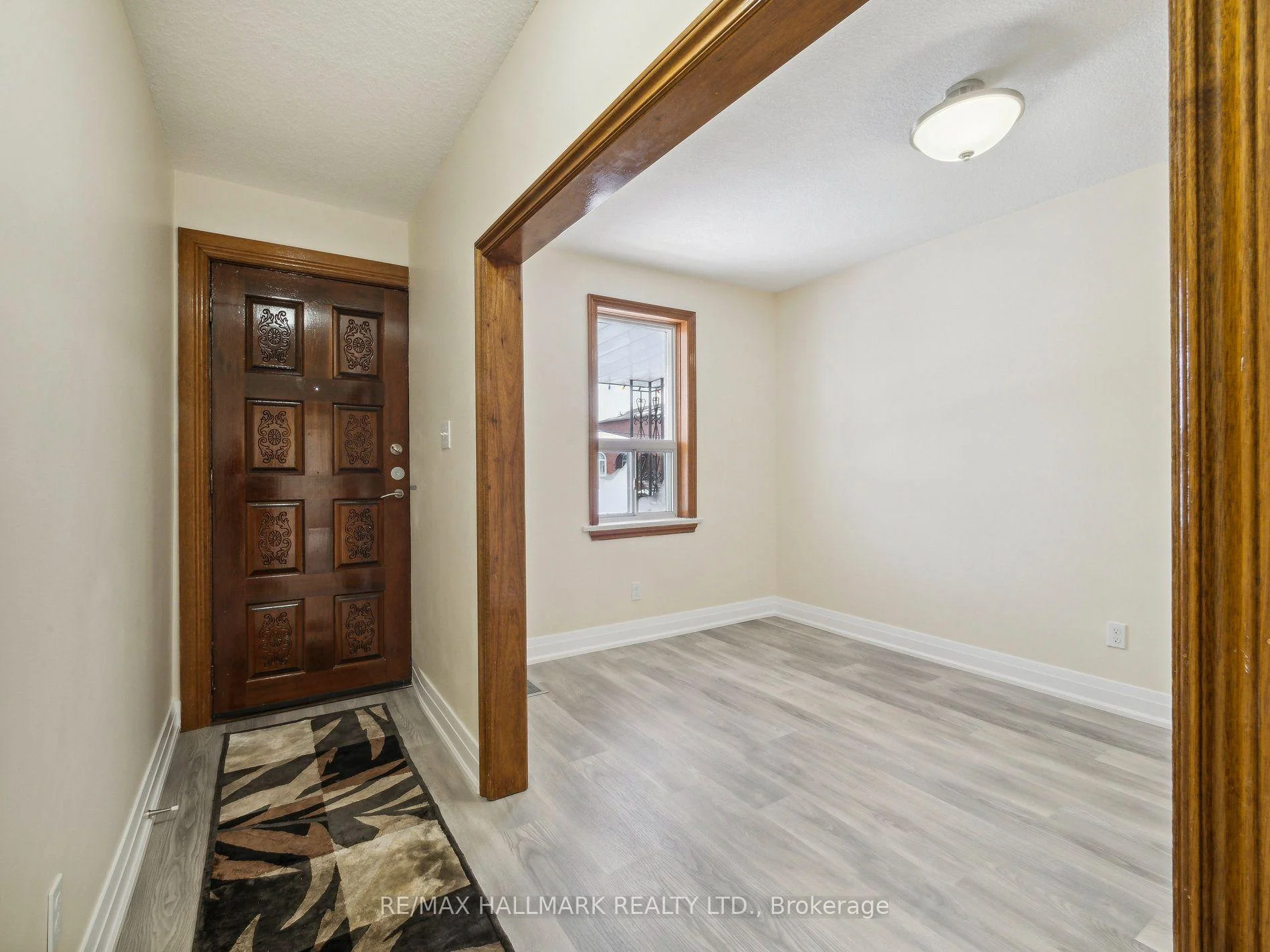 Photo 3 of 1132 Glengrove Avenue, North York, Yorkdale-Glen Park — HOMEH