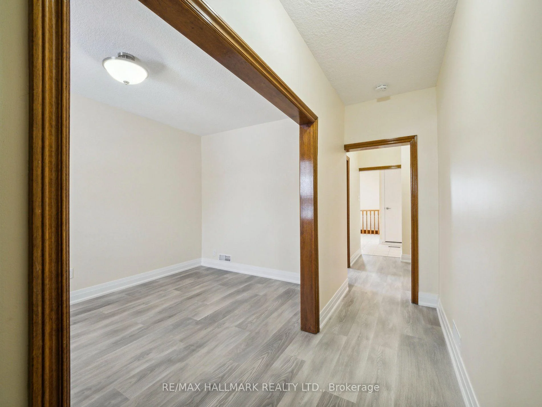 Photo 5 of 1132 Glengrove Avenue, North York, Yorkdale-Glen Park — HOMEH