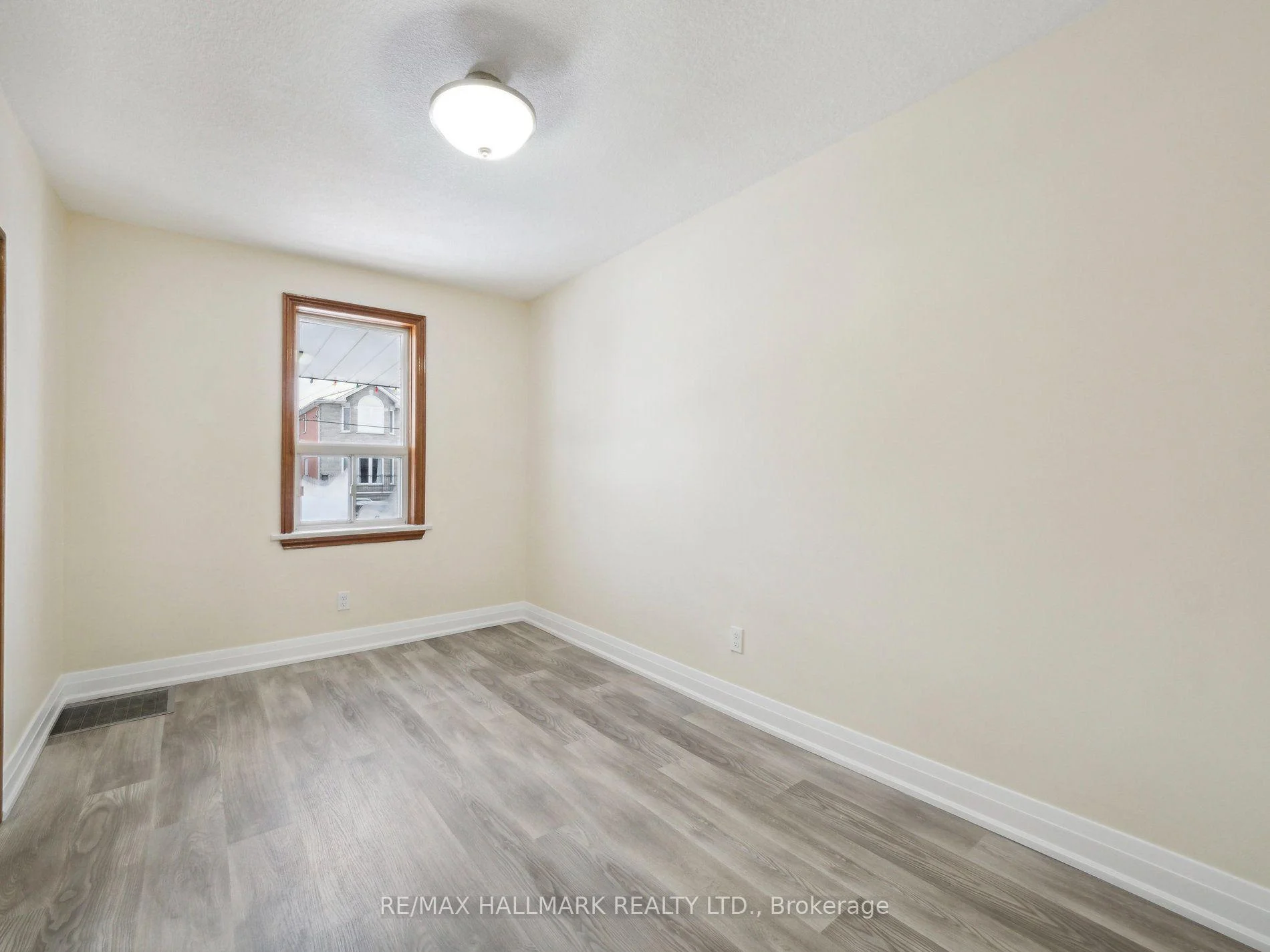 Photo 7 of 1132 Glengrove Avenue, North York, Yorkdale-Glen Park — HOMEH