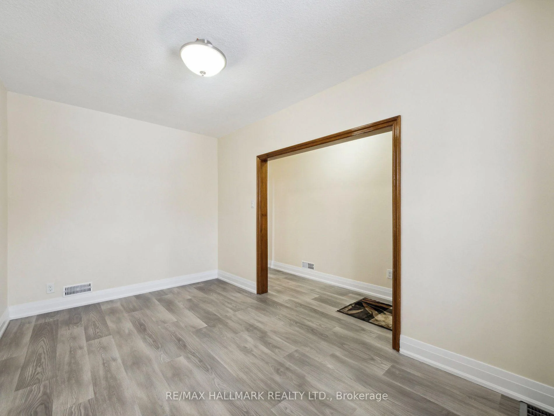 Photo 13 of 1132 Glengrove Avenue, North York, Yorkdale-Glen Park — HOMEH