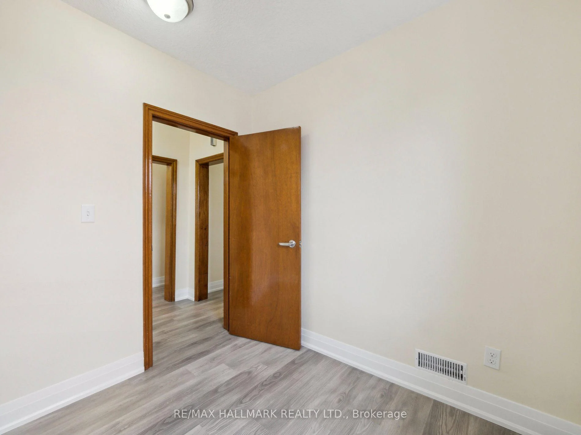Photo 20 of 1132 Glengrove Avenue, North York, Yorkdale-Glen Park — HOMEH
