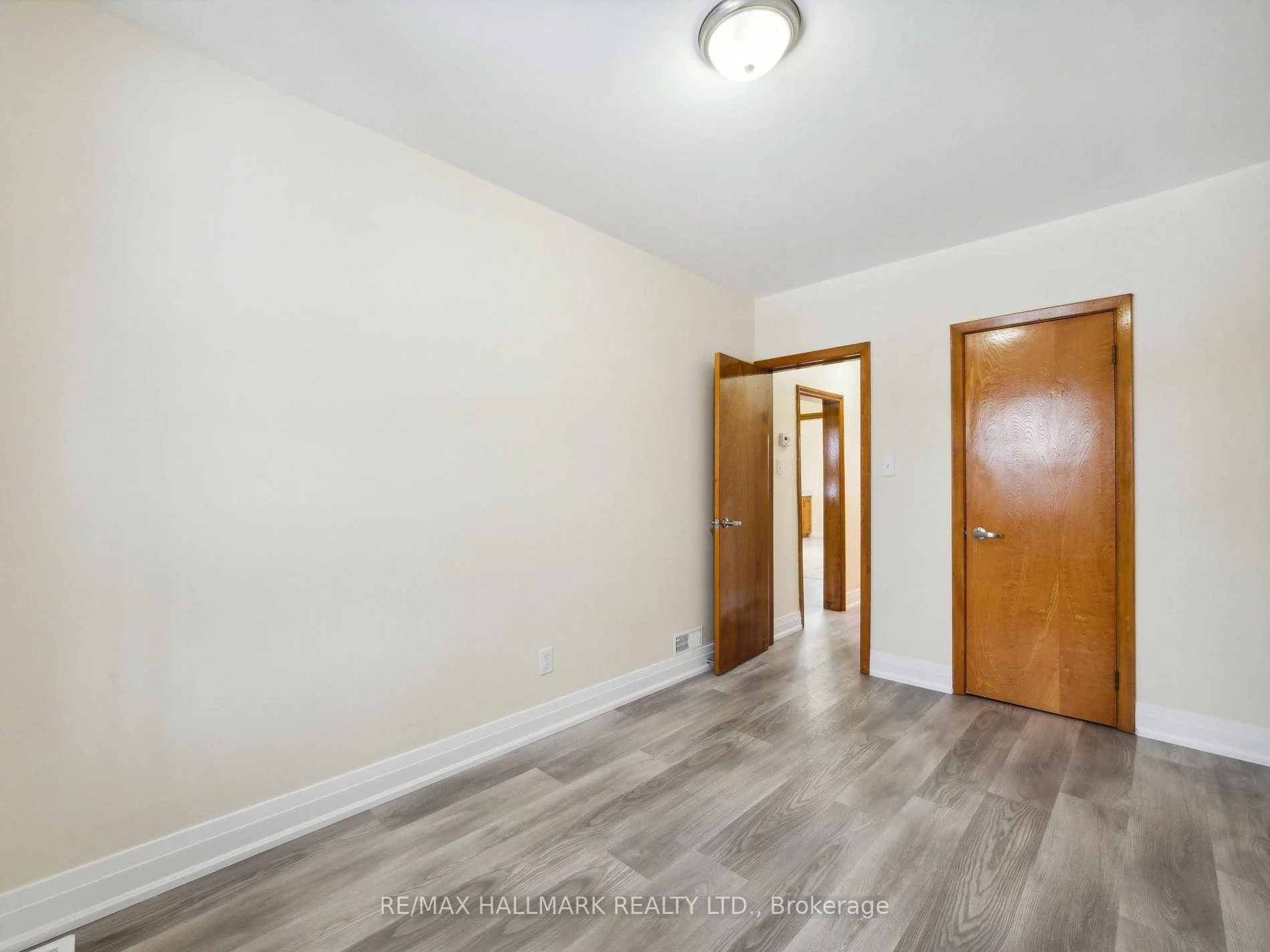 Photo 31 of 1132 Glengrove Avenue, North York, Yorkdale-Glen Park — HOMEH