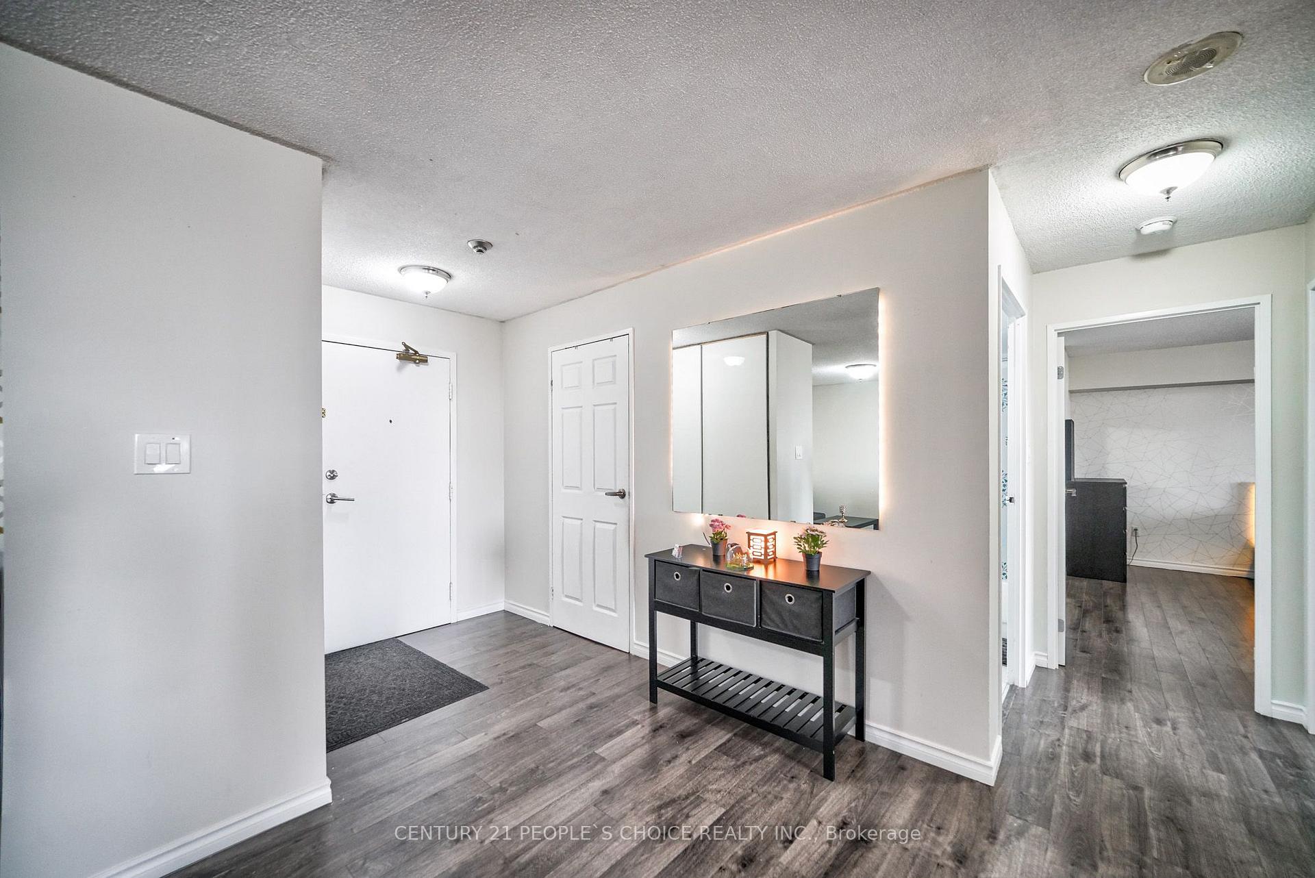 Photo 4 of Unit 1710, 5 Rowntree Road, Etobicoke, Mount Olive-Silverstone-Jamestown — HOMEH